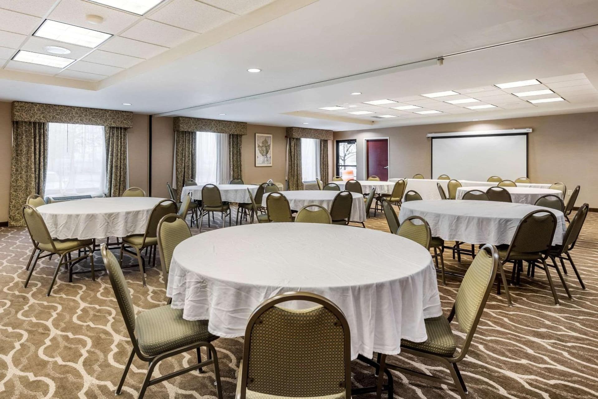 Comfort Suites Dayton-Wright Patterson gallery photo in Dayton, OH — image 29
