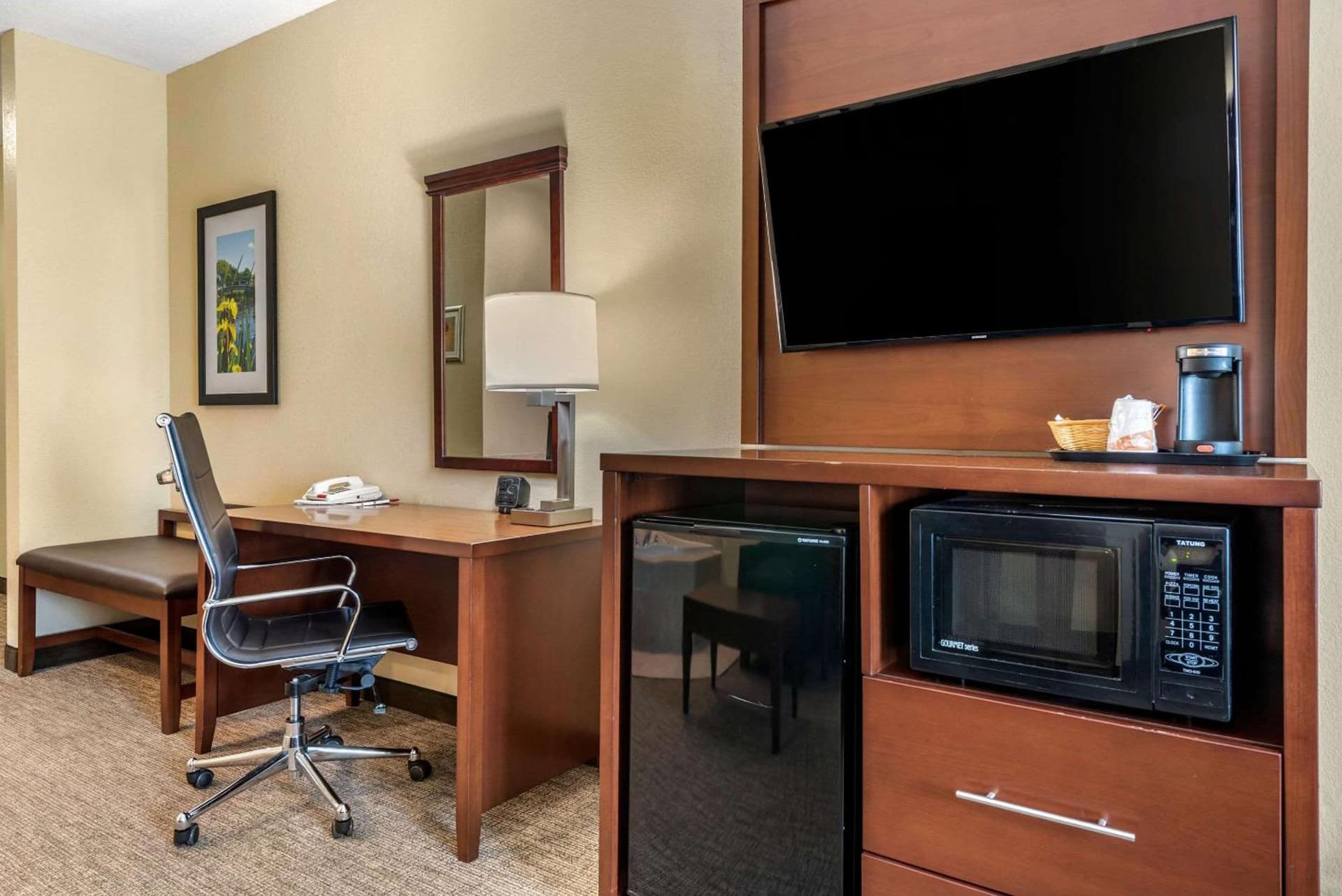 Comfort Suites Dayton-Wright Patterson gallery photo in Dayton, OH — image 17