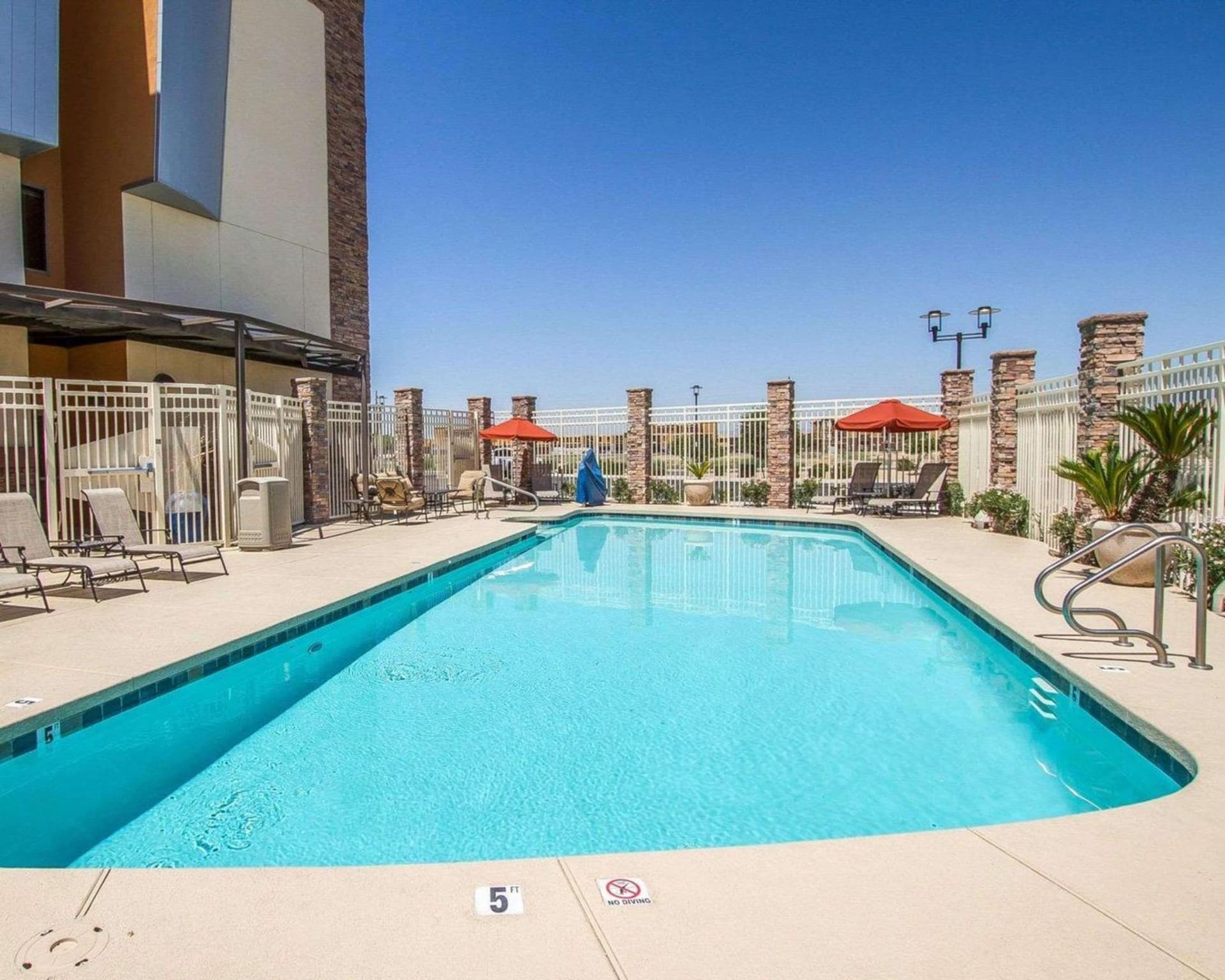 Comfort Suites Glendale - State Farm Stadium Area gallery photo in Glendale, AZ — image 26