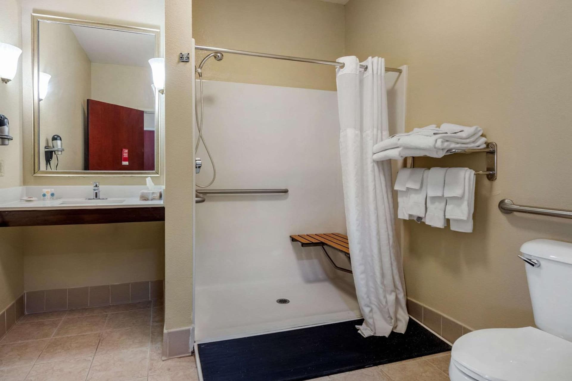 Comfort Suites Dayton-Wright Patterson gallery photo in Dayton, OH — image 6