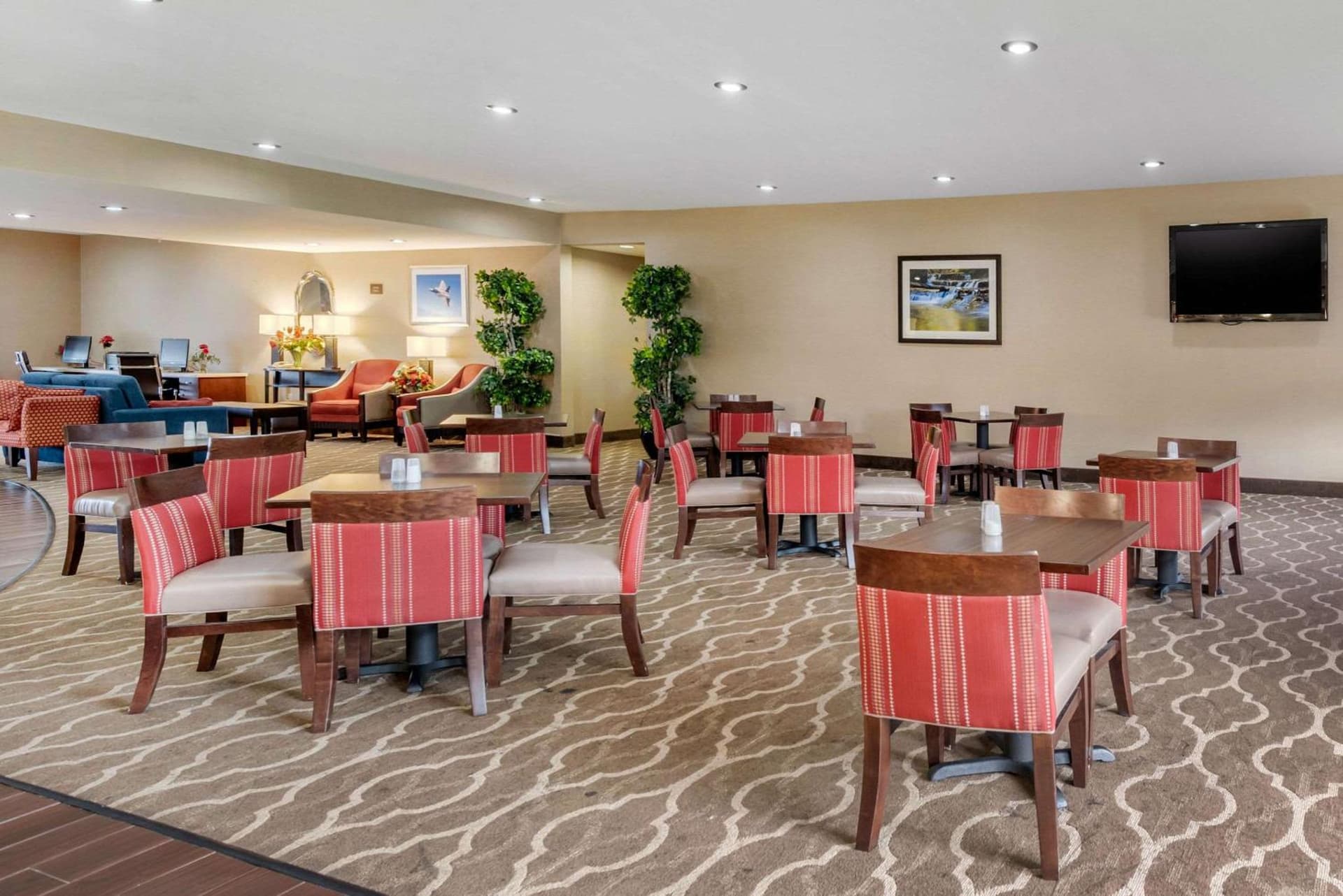 Comfort Suites Dayton-Wright Patterson gallery photo in Dayton, OH — image 30