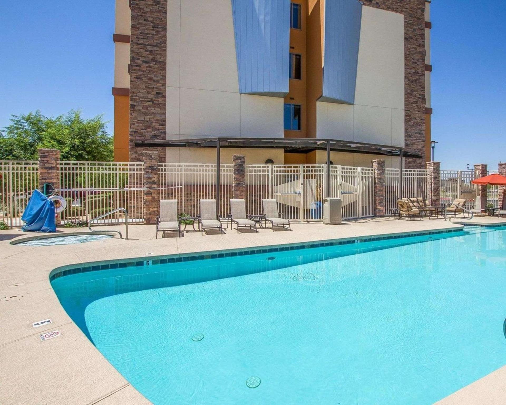 Comfort Suites Glendale - State Farm Stadium Area gallery photo in Glendale, AZ — image 24