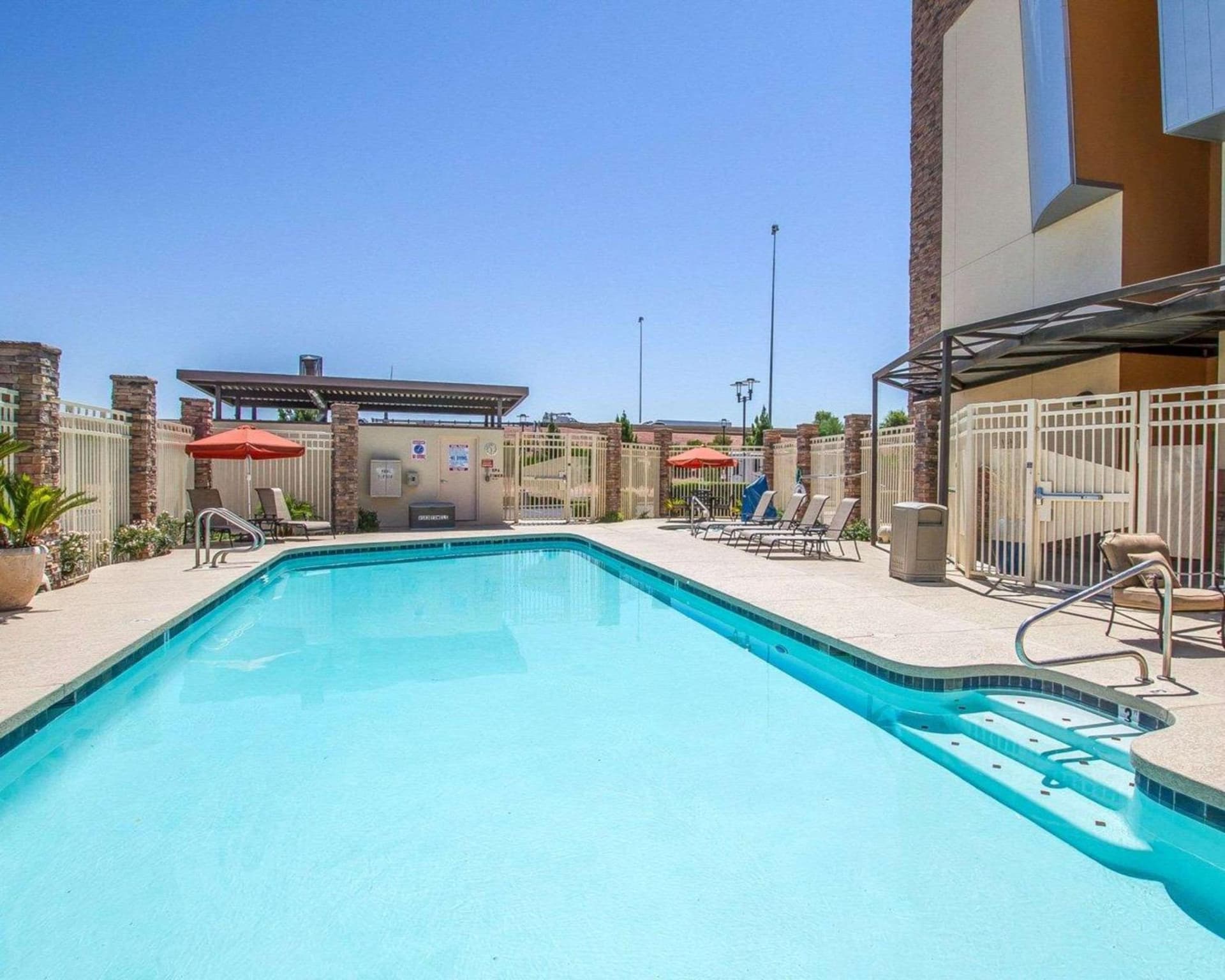 Comfort Suites Glendale - State Farm Stadium Area property views in Glendale, AZ — gallery photo 3