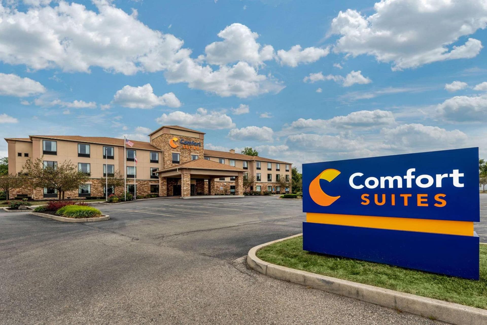 Comfort Suites Dayton-Wright Patterson featured exterior or lobby in Dayton, OH — similar hotel