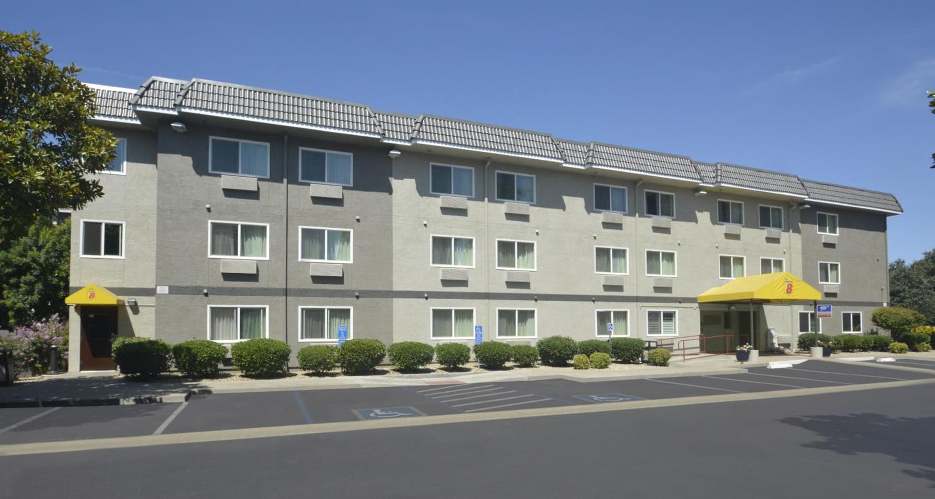 Super 8 by Wyndham Chico interior in Chico, CA — gallery photo 2