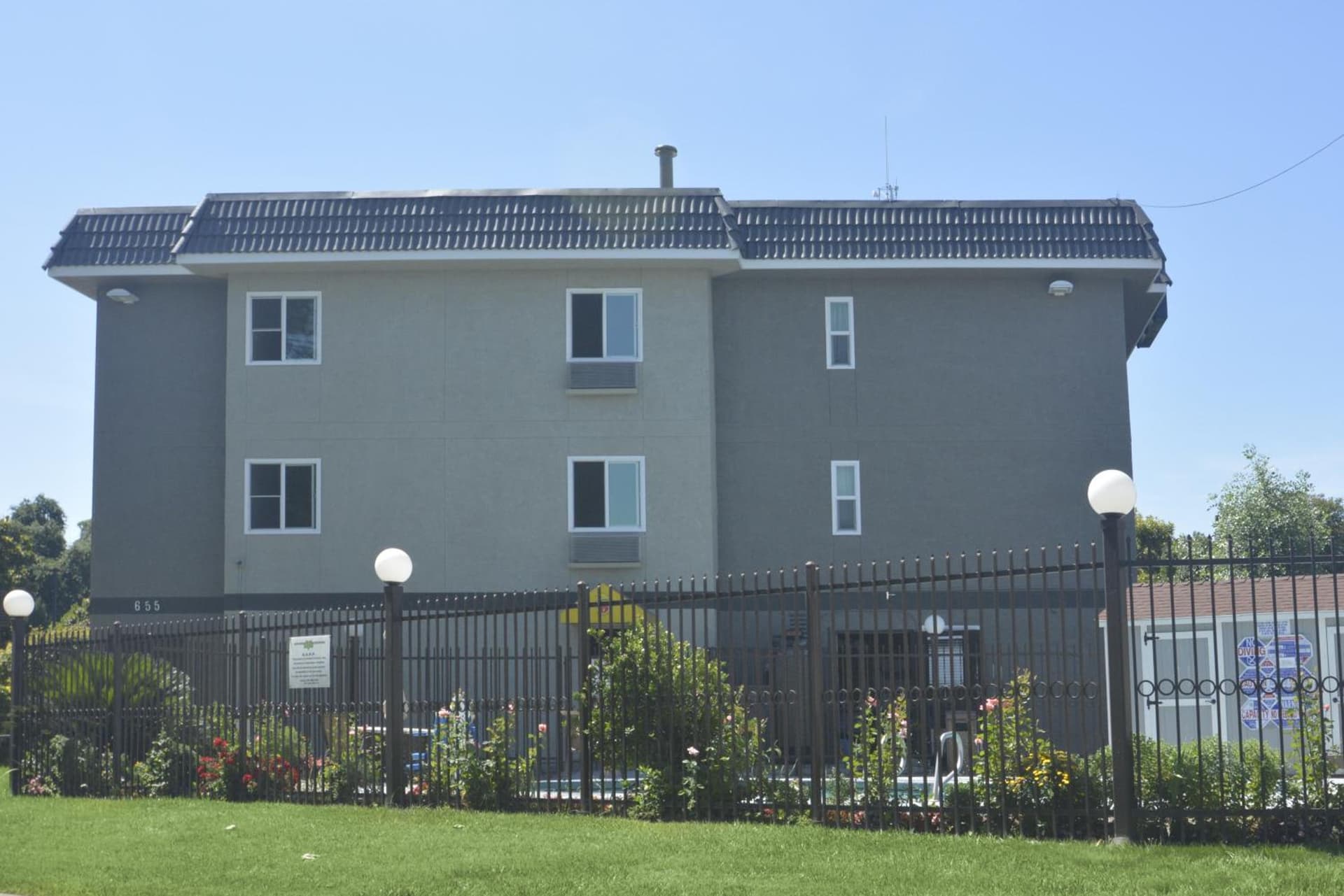 Super 8 by Wyndham Chico property views in Chico, CA — gallery photo 3