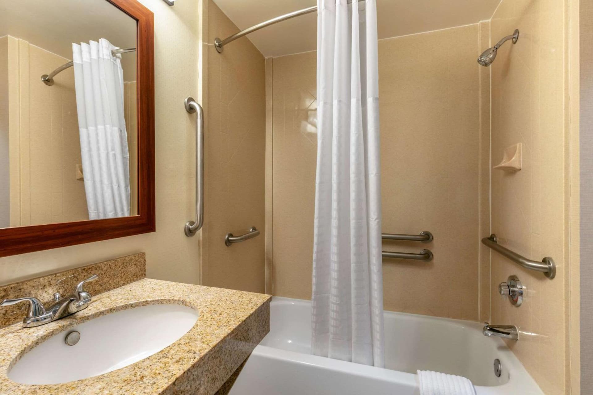Comfort Inn & Suites Nashville Franklin Cool Springs gallery photo in Franklin, TN — image 13