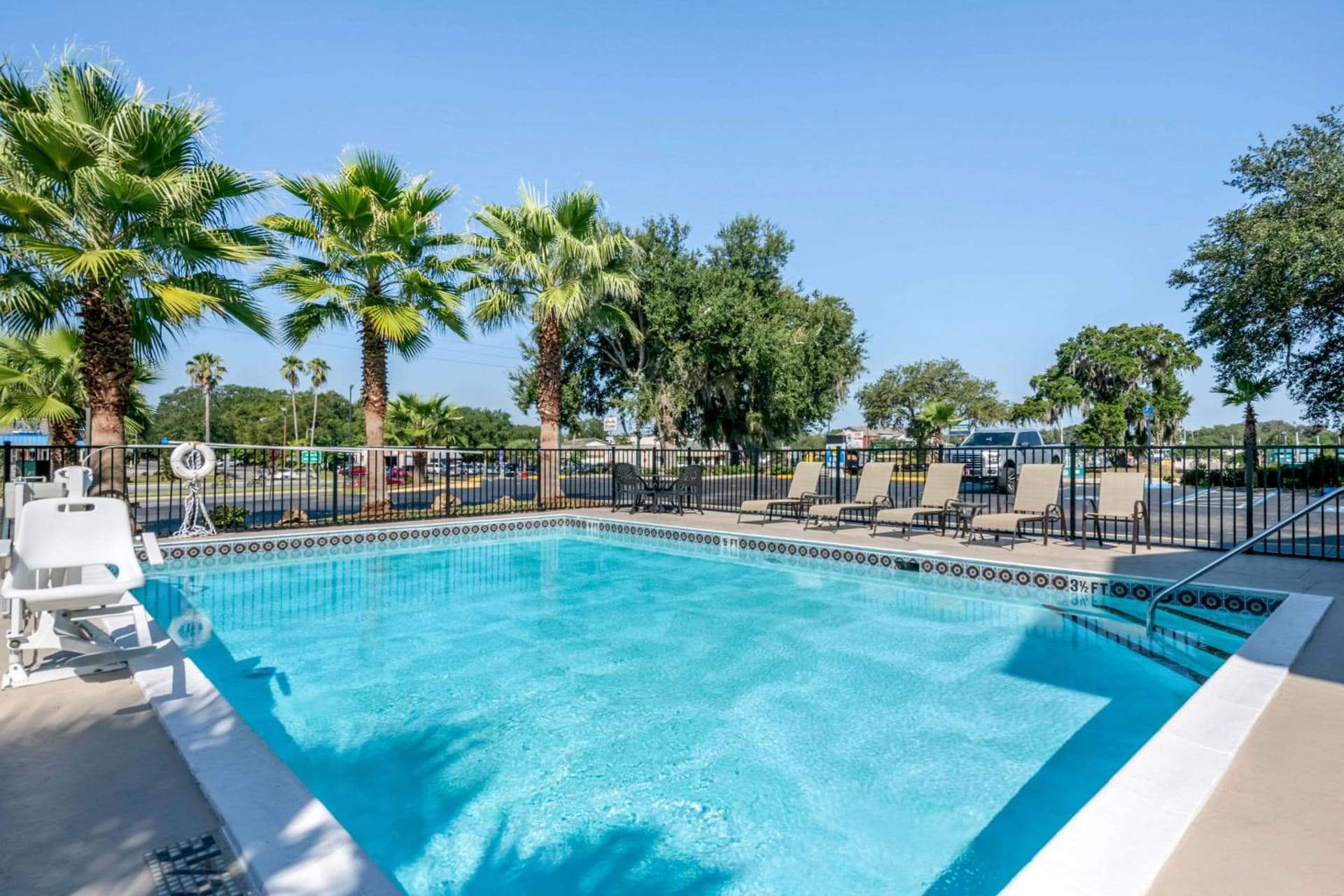 Quality Inn & Suites Leesburg Chain of Lakes gallery photo in Leesburg, FL — image 9