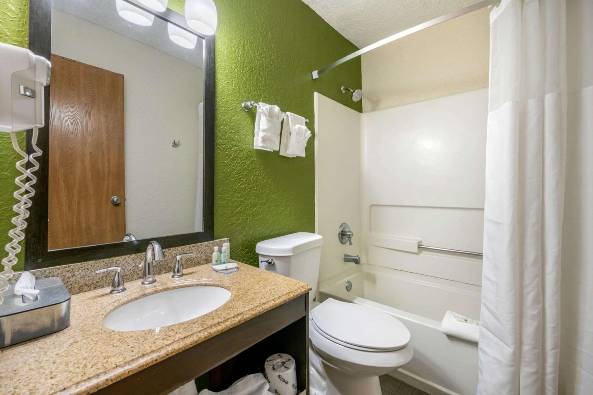 Quality Inn & Suites Leesburg Chain of Lakes gallery photo in Leesburg, FL — image 11
