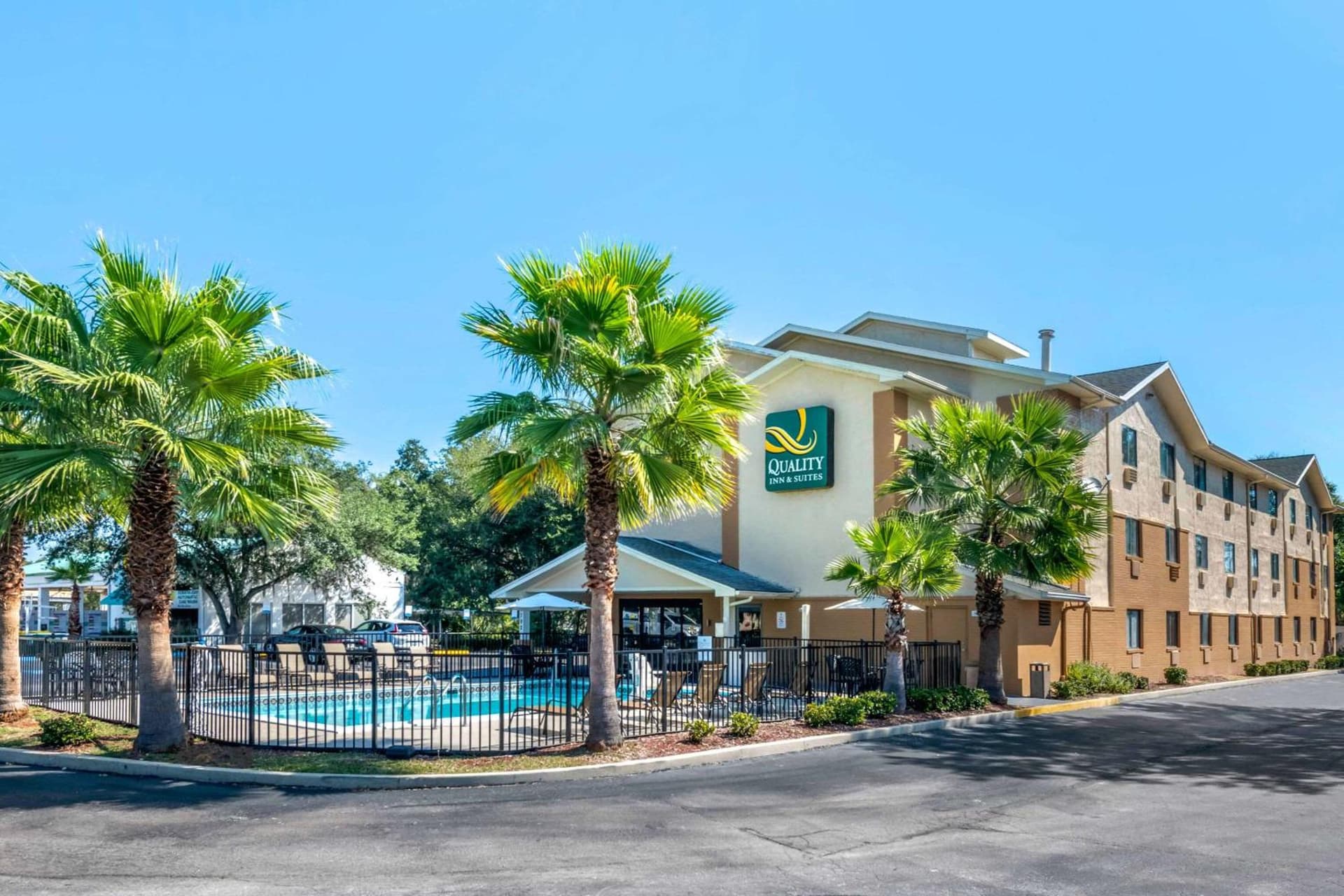 Quality Inn & Suites Leesburg Chain of Lakes featured exterior or lobby in Leesburg, FL — similar hotel