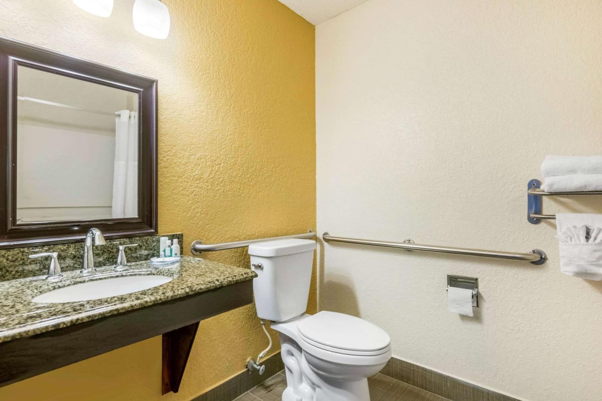 Quality Inn & Suites Leesburg Chain of Lakes gallery photo in Leesburg, FL — image 13