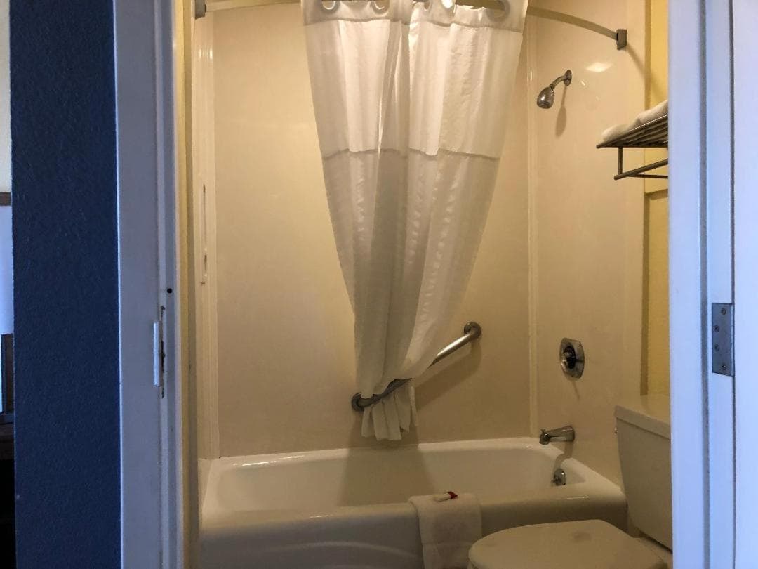 Days Inn by Wyndham Hayward Airport interior in Hayward, CA — gallery photo 2