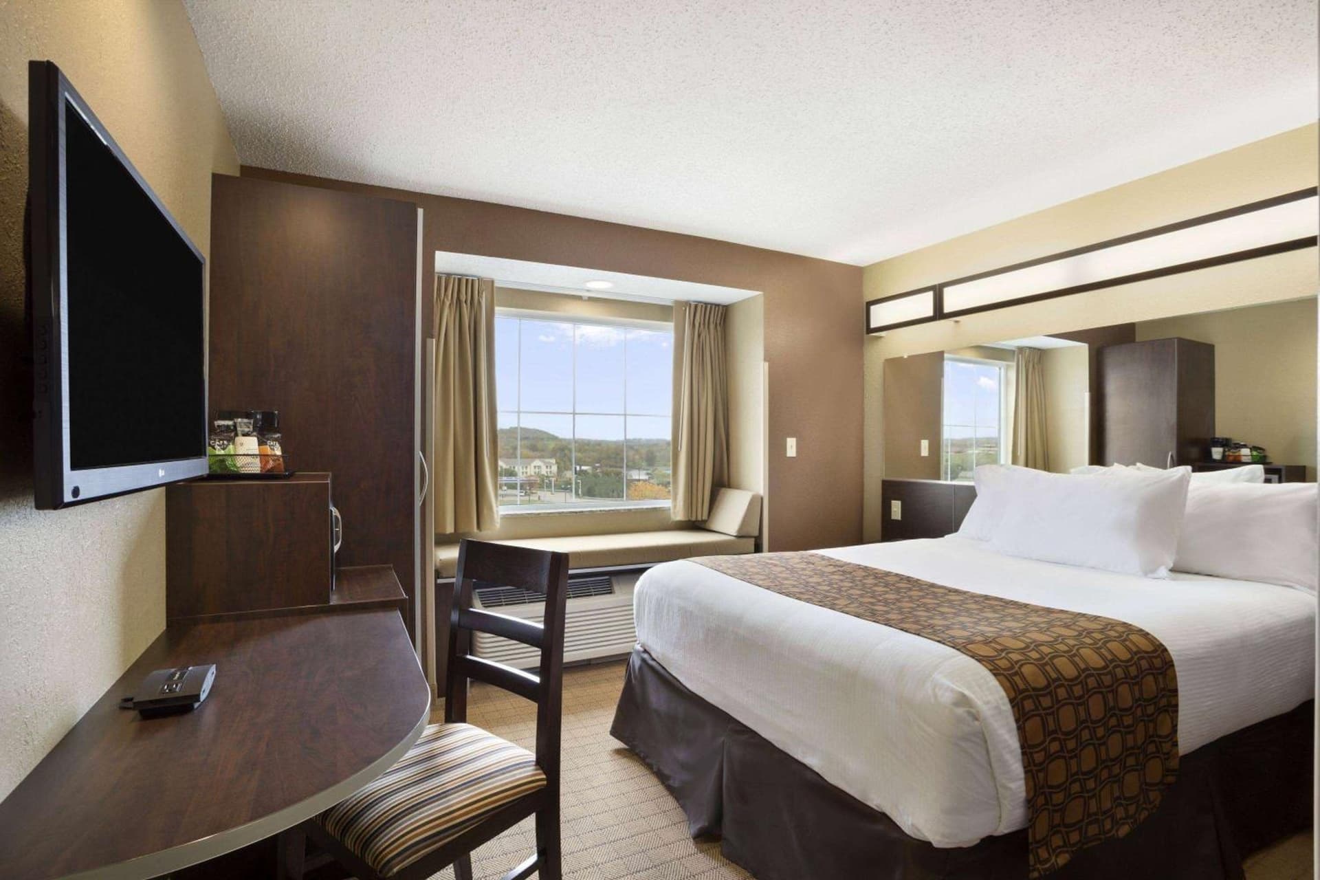 Microtel Inn & Suites by Wyndham Cambridge gallery photo in Cambridge, OH — image 21