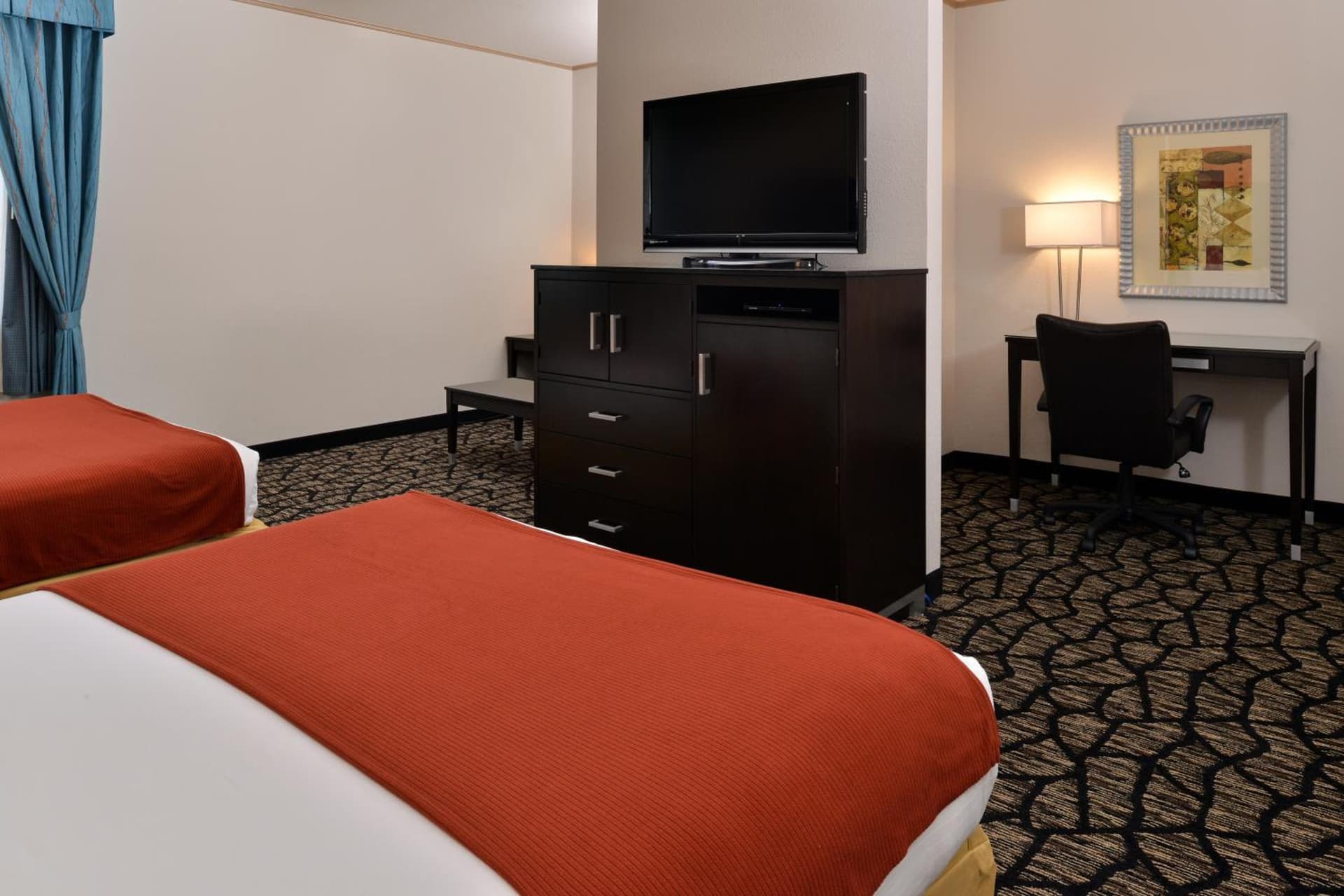 Holiday Inn Express & Suites Tacoma South - Lakewood by IHG interior in Lakewood, WA — gallery photo 2