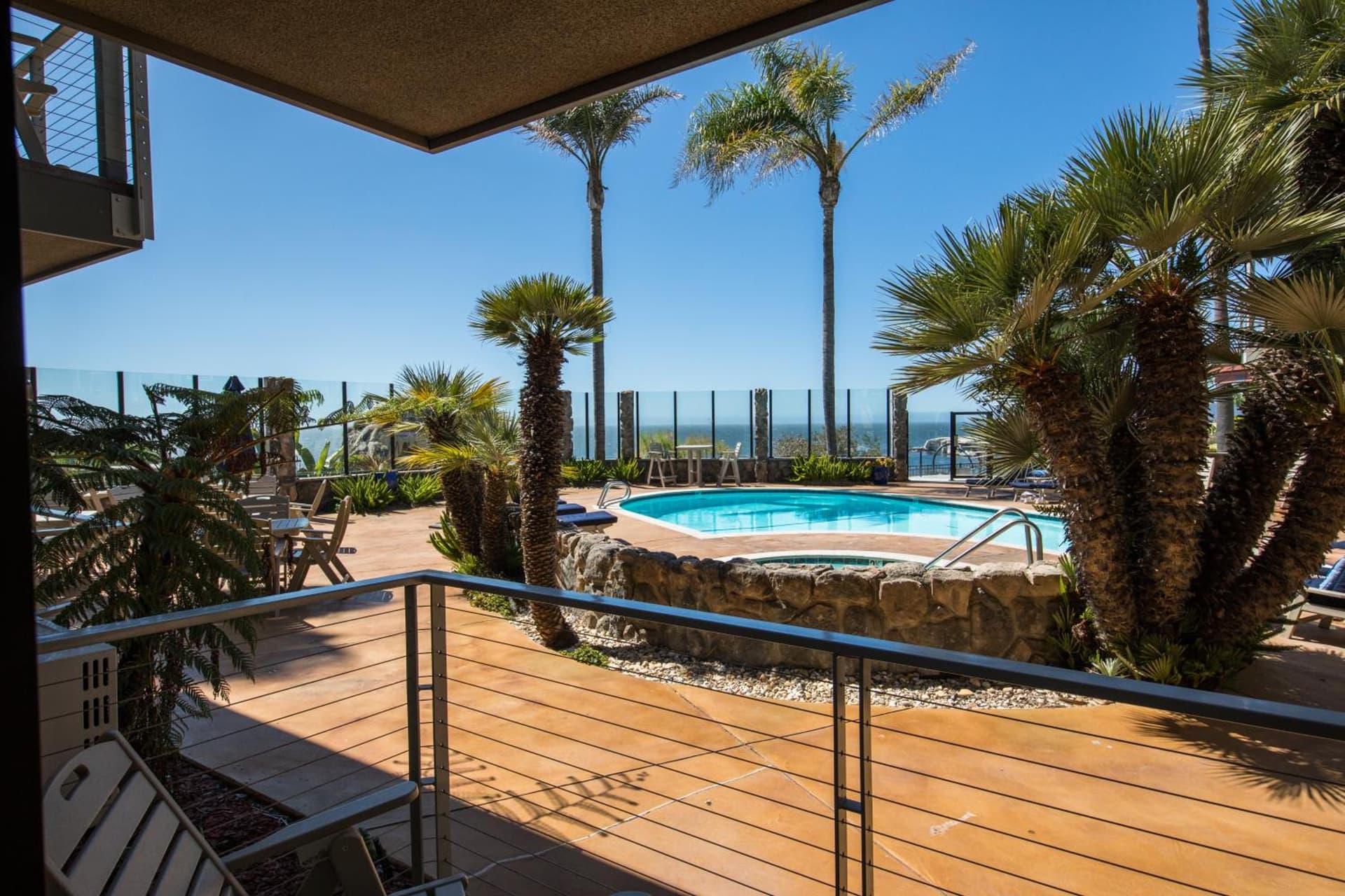 Inn at the Cove interior in Pismo Beach, CA — gallery photo 2