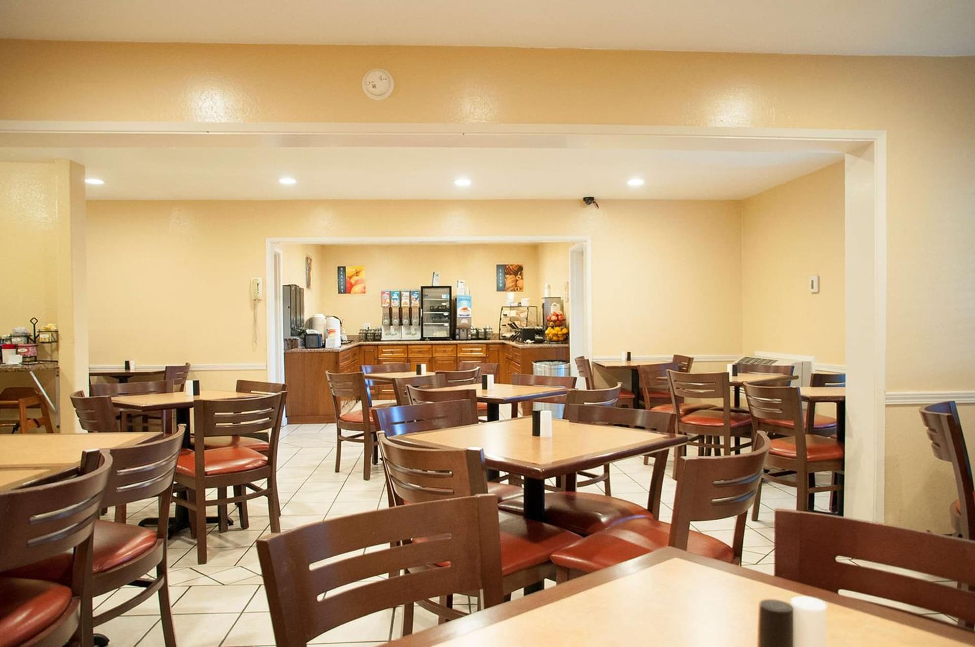 Best Western Village Inn property views in Fresno, CA — gallery photo 3