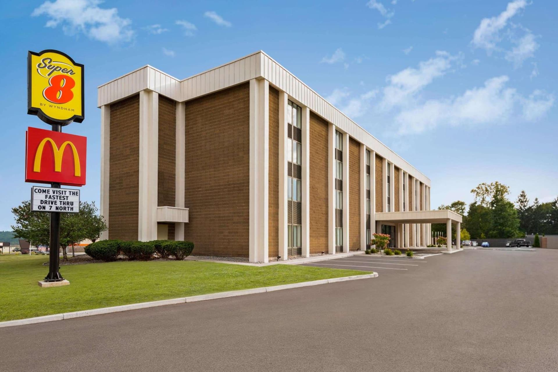 Super 8 by Wyndham Liverpool/Syracuse North Airport featured exterior or lobby in Liverpool, NY — similar hotel