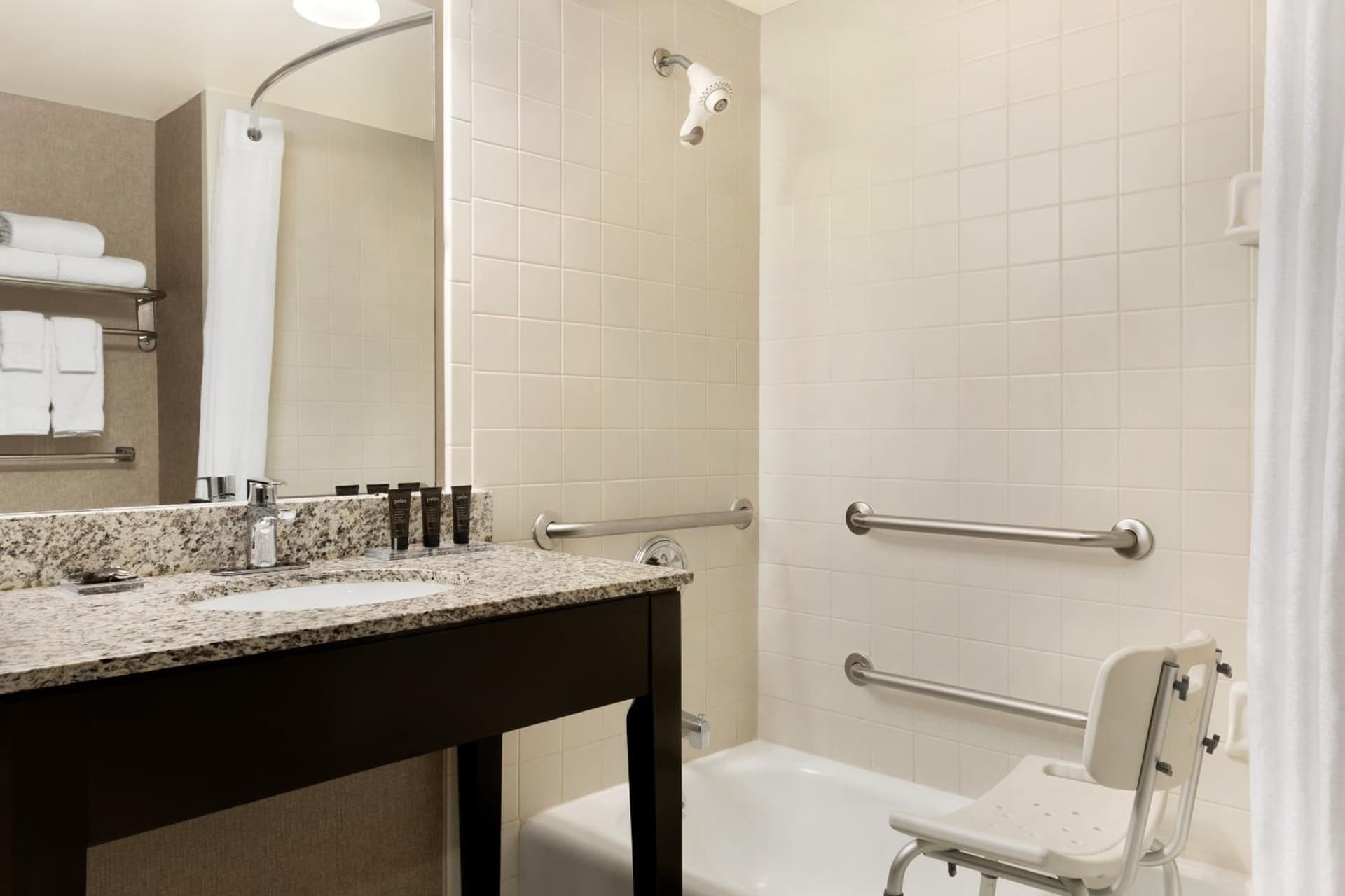 Wingate by Wyndham Cincinnati Blue Ash interior in Blue Ash, OH — gallery photo 2
