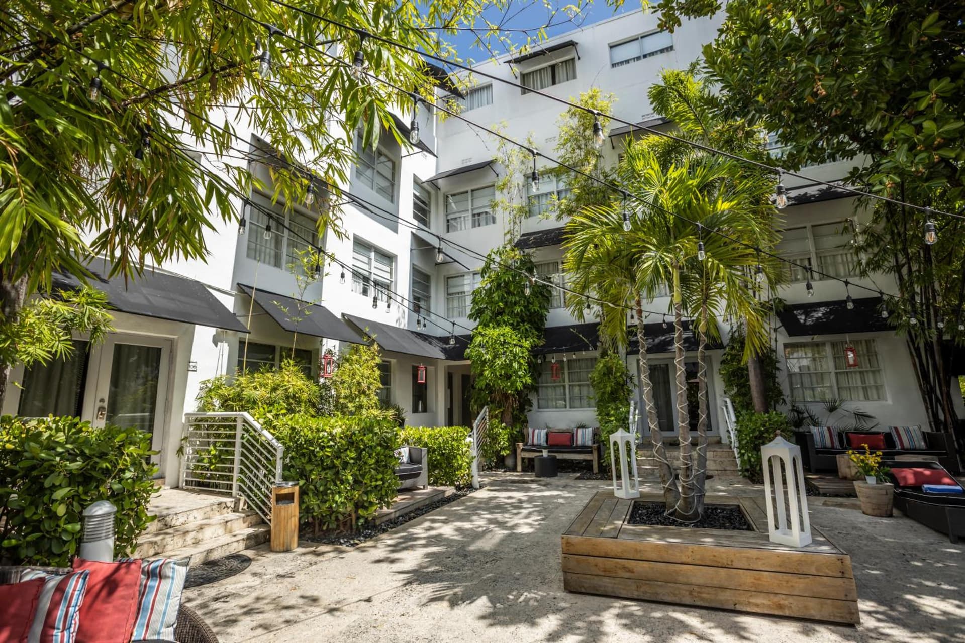 Metropole Suites South Beach featured exterior or lobby in Miami Beach, FL — similar hotel