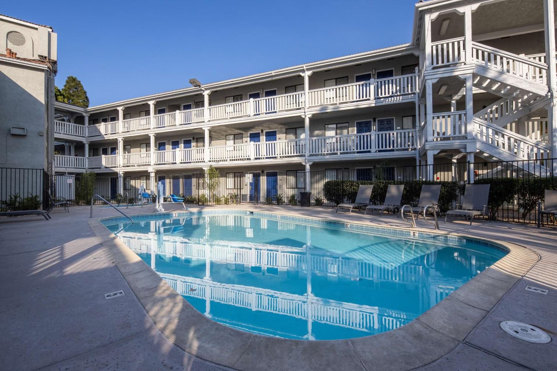 SureStay Hotel by Best Western Fairfield Napa Valley property views in Fairfield, CA — gallery photo 3