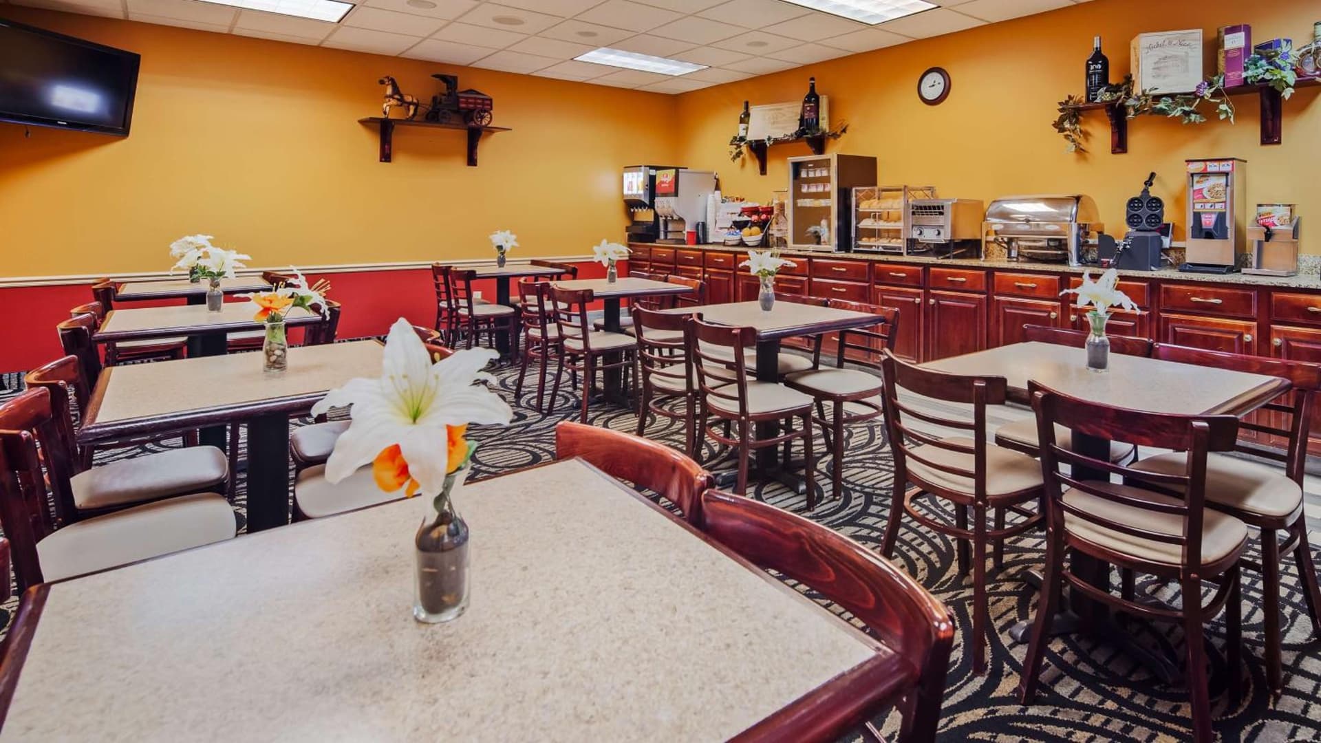 Best Western the Inn at the Fairgrounds interior in Syracuse, NY — gallery photo 2