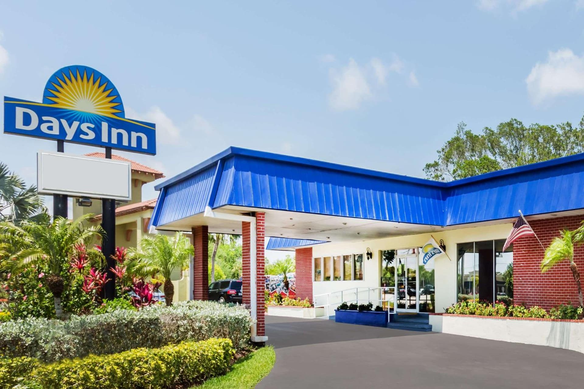 Days Inn by Wyndham Fort Myers Springs Resort — hotel in Estero, Florida