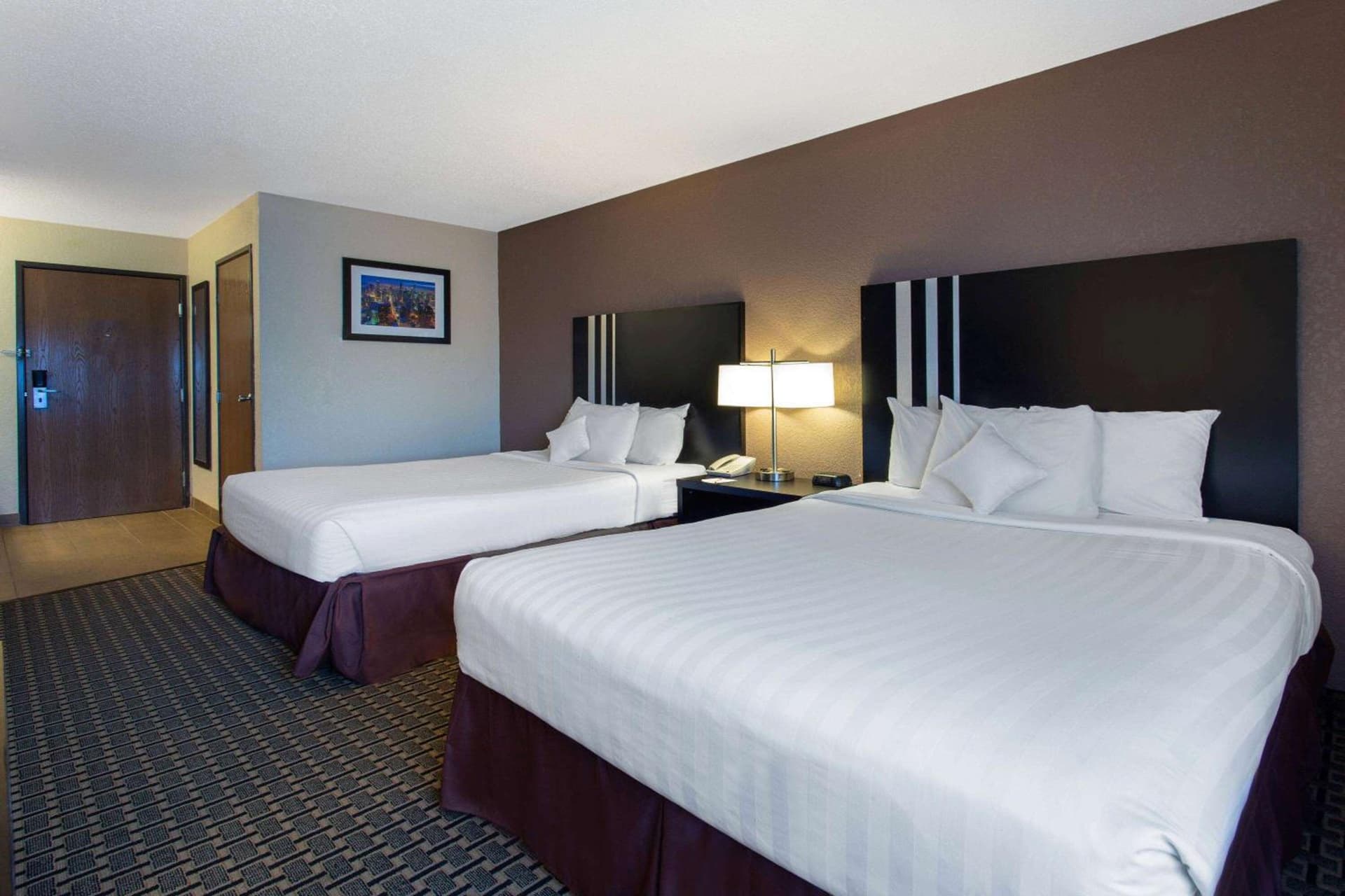 Ramada by Wyndham Glendale Heights/Lombard interior in Glendale Heights, IL — gallery photo 2