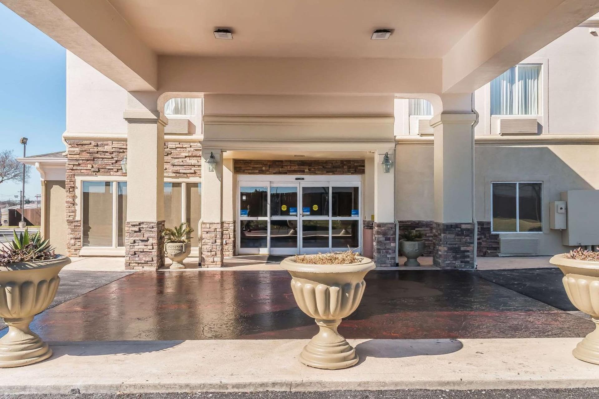 Comfort Inn near Frost Bank Center featured exterior or lobby in San Antonio, TX — similar hotel
