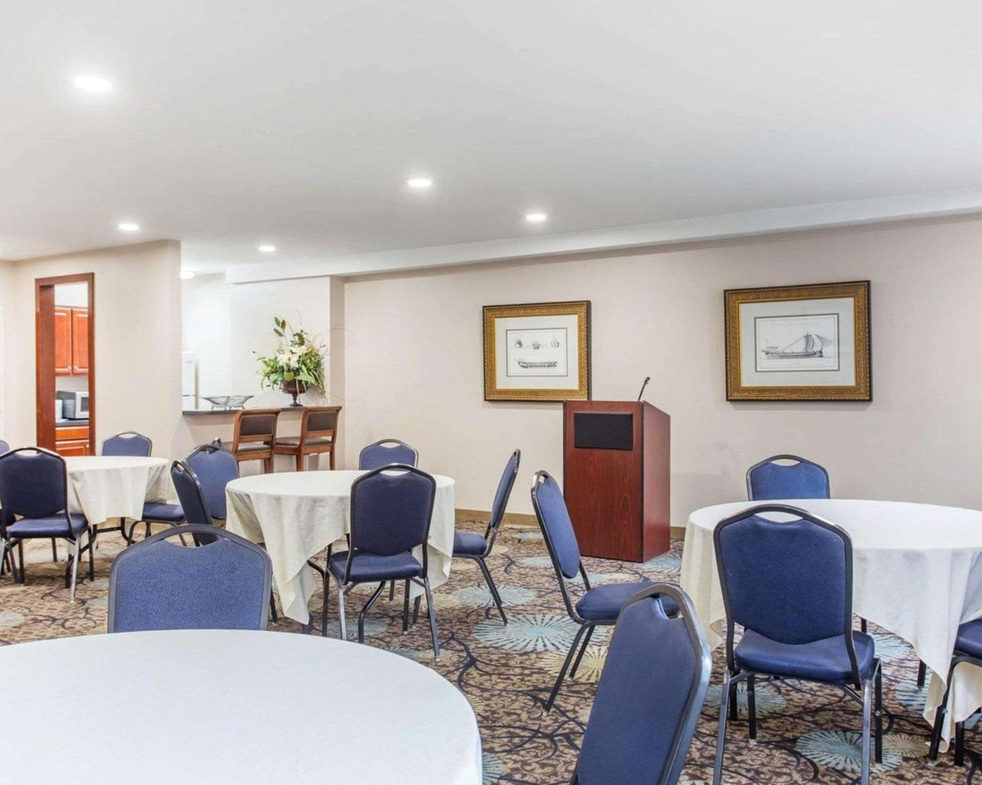 Comfort Inn & Suites Patriots Point gallery photo in Charleston, SC — image 23