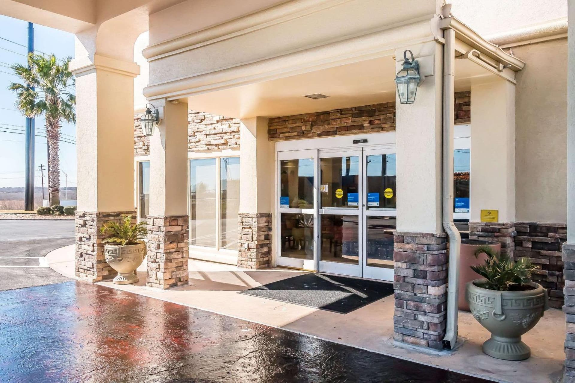 Comfort Inn near Frost Bank Center interior in San Antonio, TX — gallery photo 2