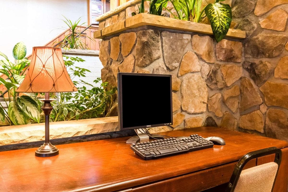 Quaint Inn & Suites interior in McHenry — gallery photo 2