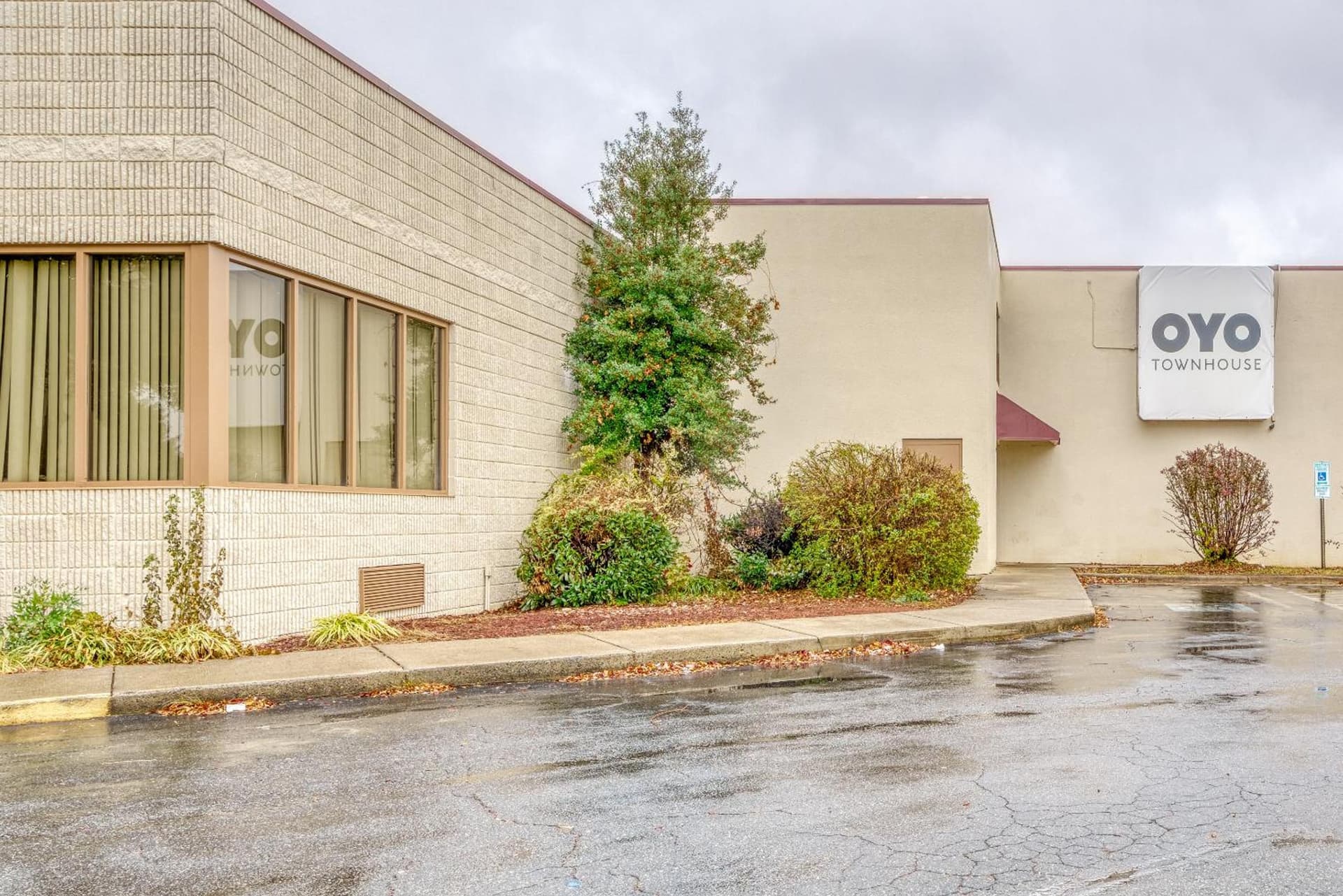 OYO Hotel Burlington South gallery photo in Burlington, NC — image 47