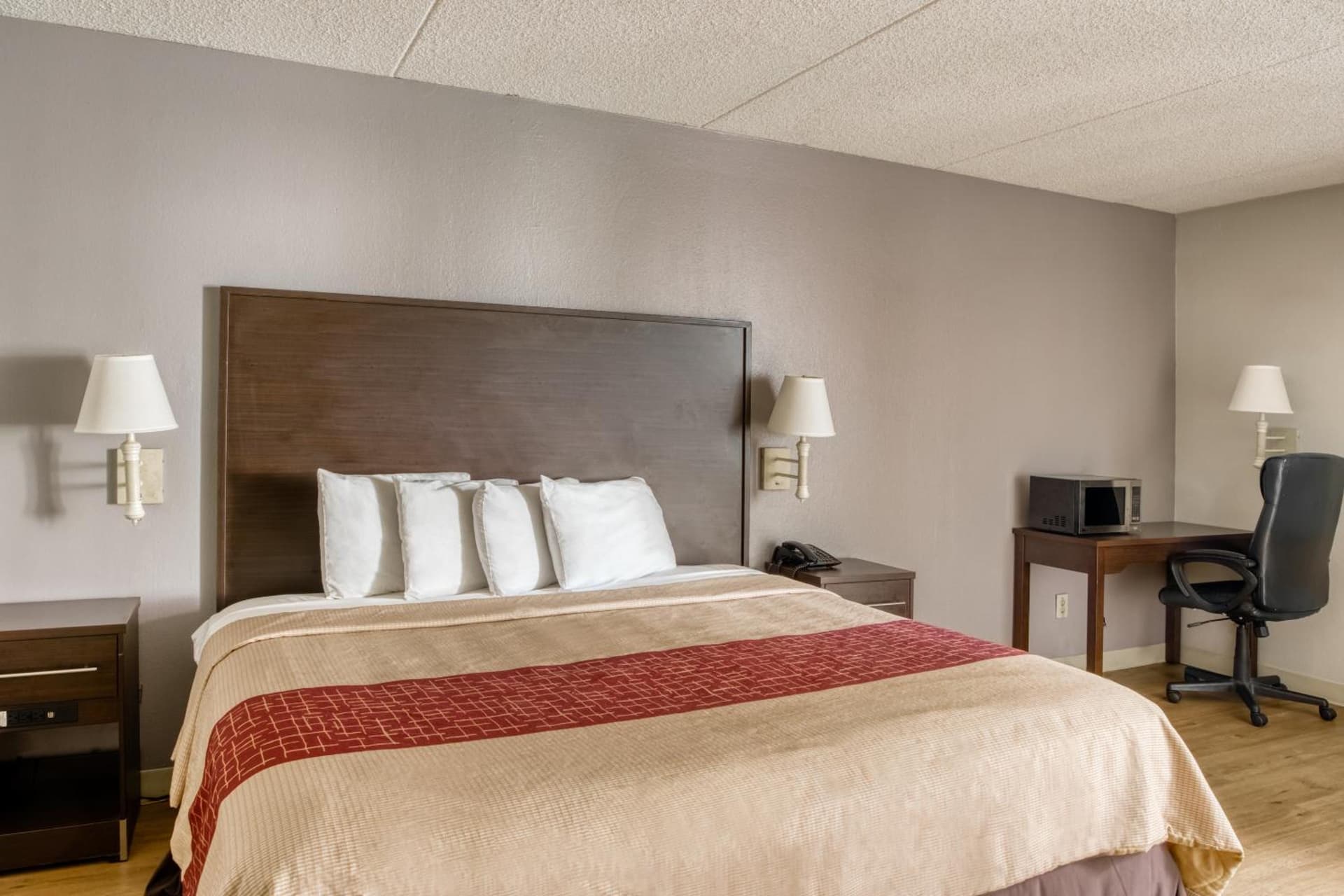 OYO Hotel Burlington South gallery photo in Burlington, NC — image 42