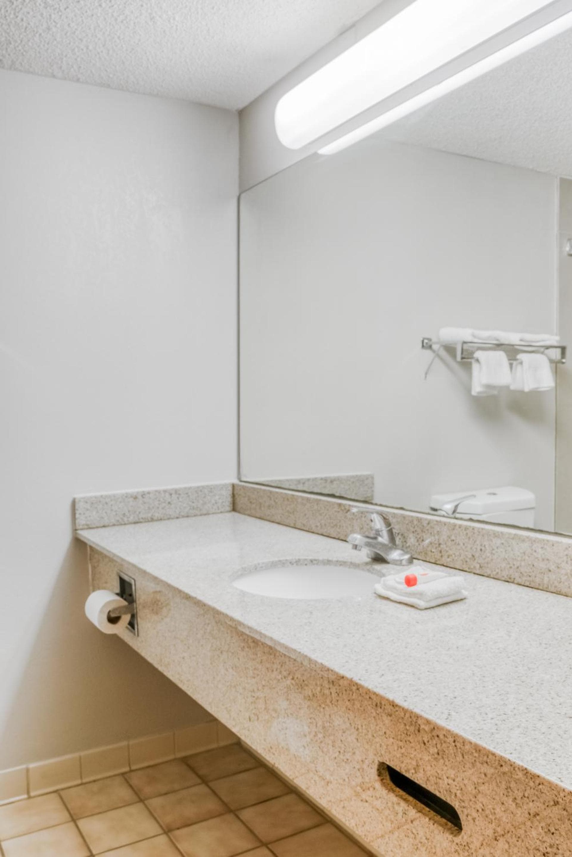 OYO Hotel Burlington South gallery photo in Burlington, NC — image 10