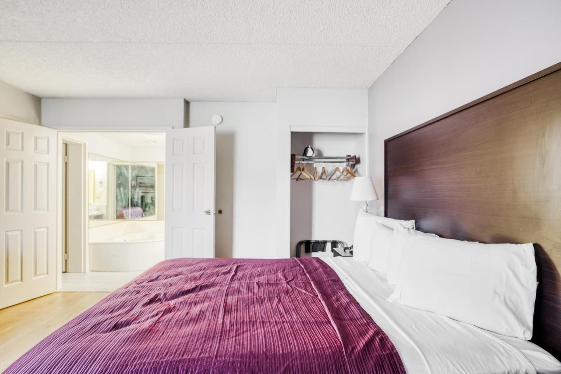 OYO Hotel Burlington South gallery photo in Burlington, NC — image 23