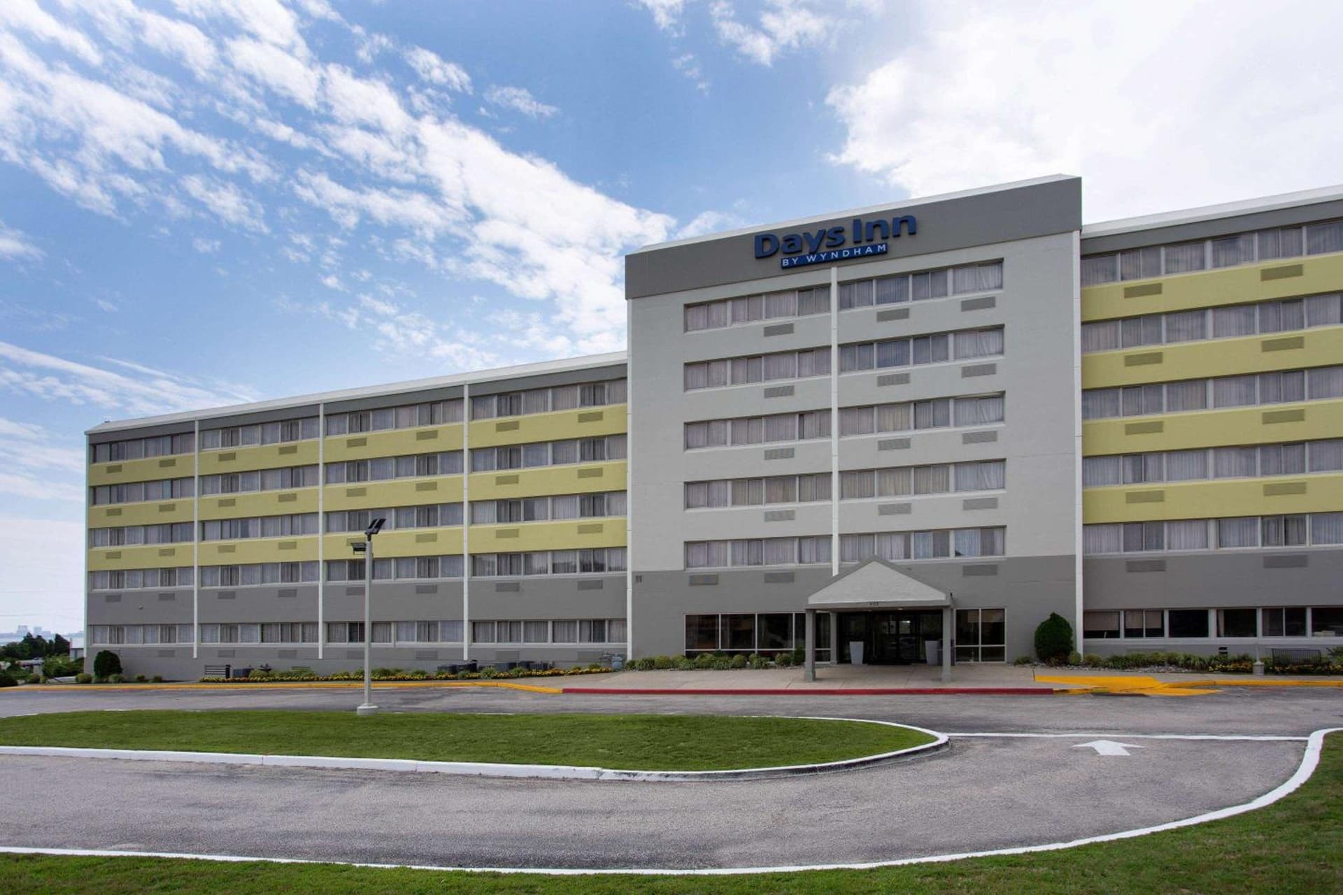 Days Inn by Wyndham Absecon Atlantic City Area interior in Absecon, NJ — gallery photo 2