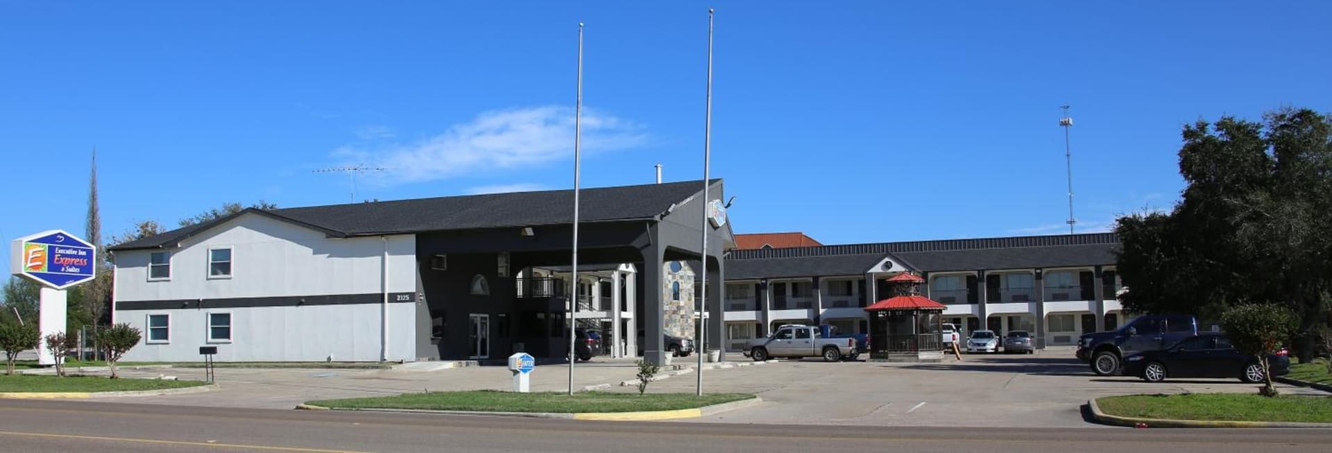 Hotel O Executive Inn & Suites Cuero Hwy 87 featured exterior or lobby in Cuero, TX — similar hotel