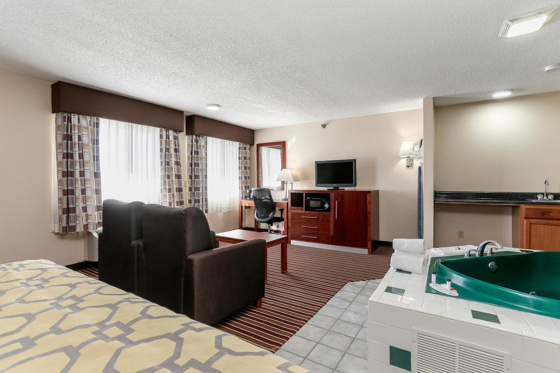 Baymont by Wyndham Bowling Green gallery photo in Bowling Green, KY — image 47