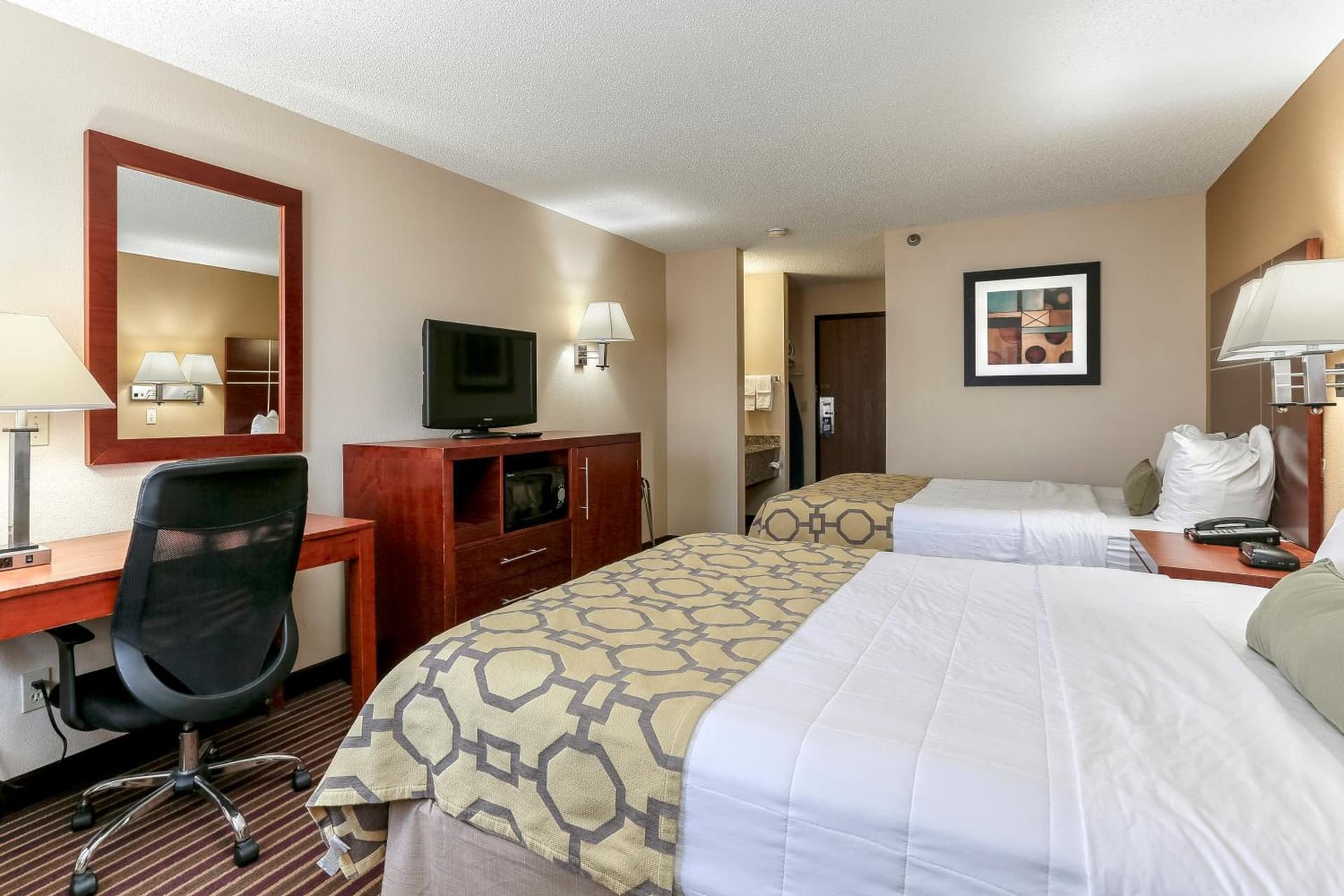 Baymont by Wyndham Bowling Green interior in Bowling Green, KY — gallery photo 2