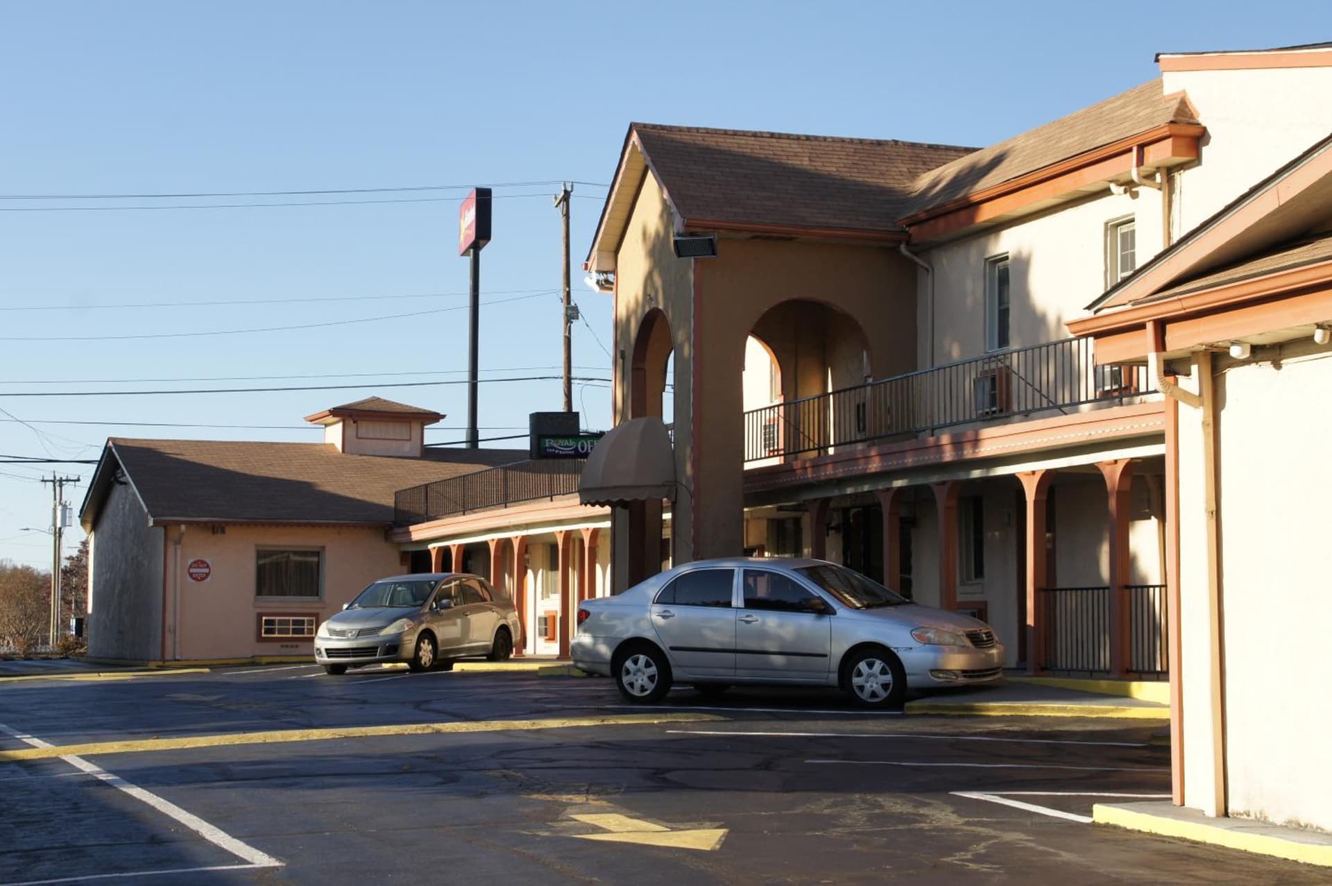 Royalinn & suites interior in Burlington, NC — gallery photo 2