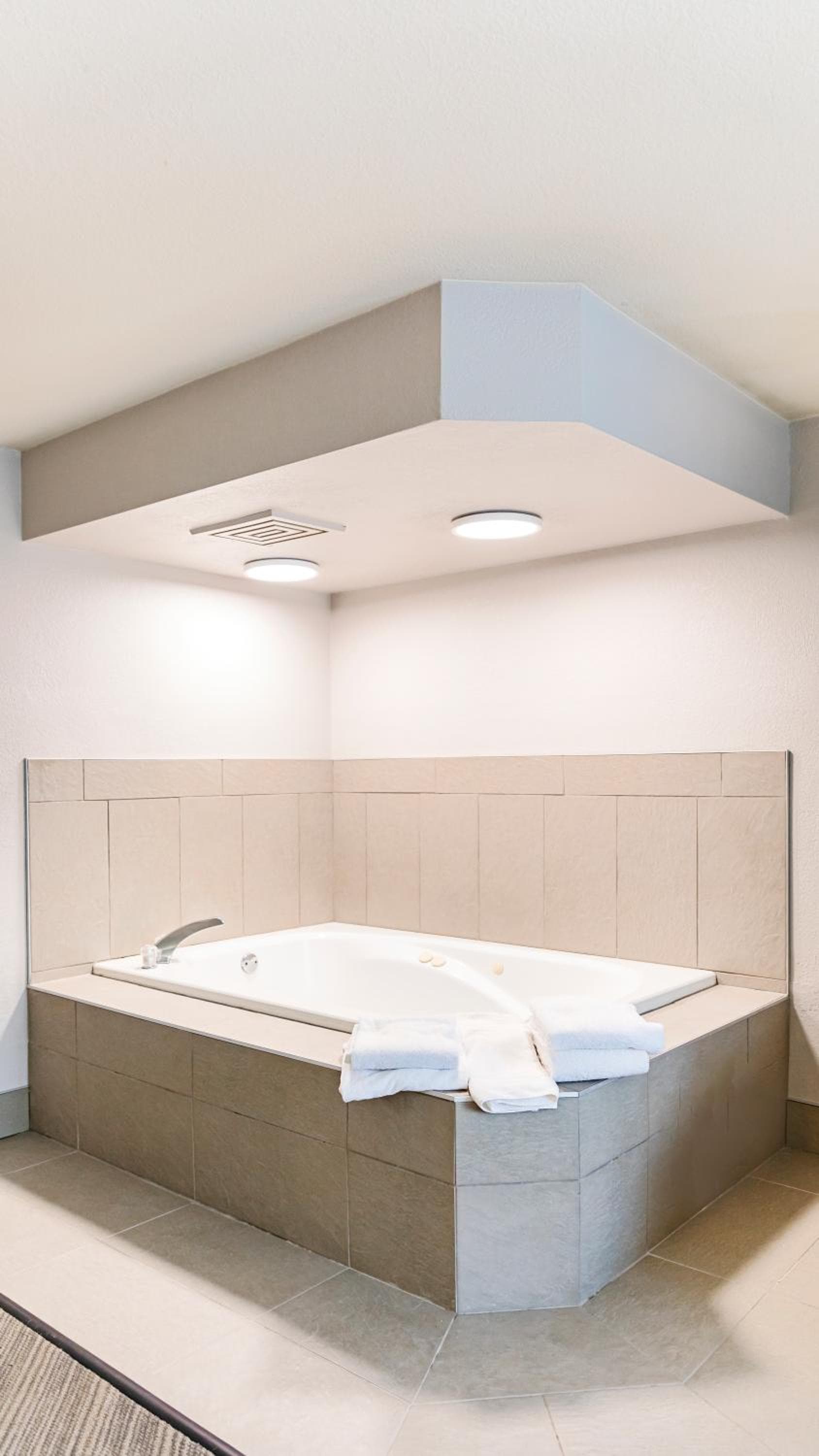 Country Inn & Suites by Radisson, Appleton Airport - Fox River Mall Area gallery photo in Appleton, WI — image 11