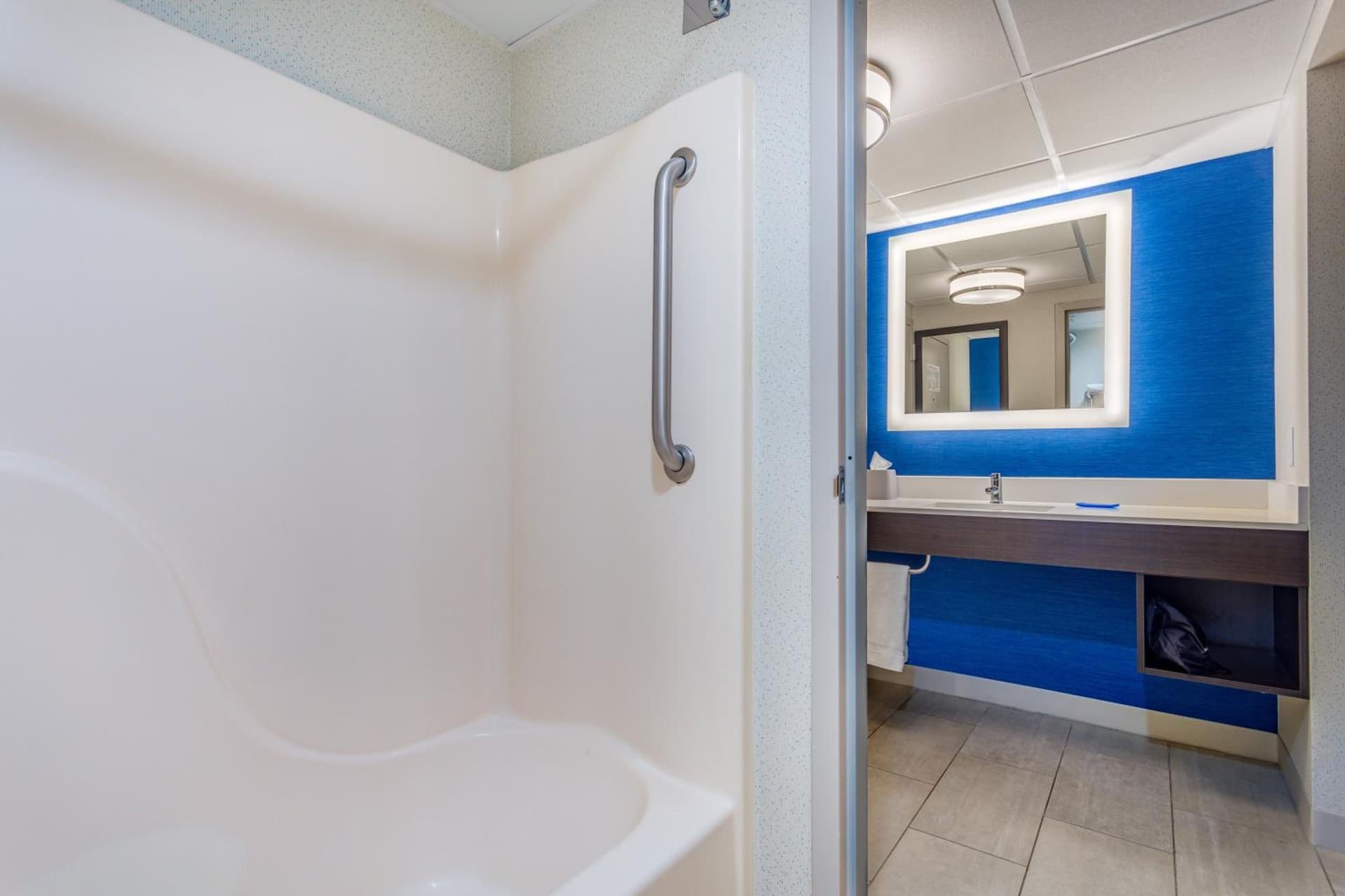 Holiday Inn Express Ramsey Mahwah by IHG interior in Ramsey, NJ — gallery photo 2