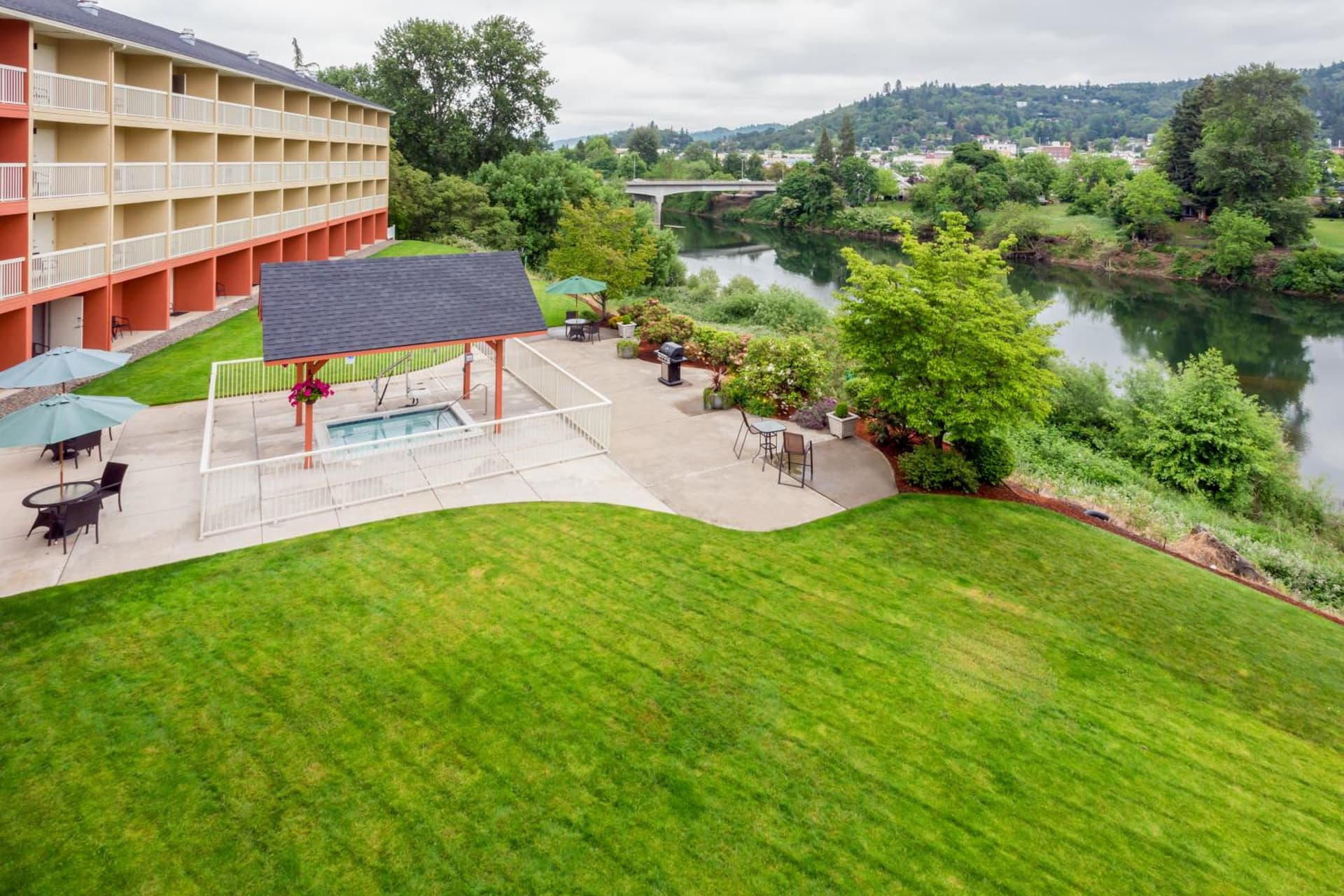 The Lodge at Roseburg interior in Roseburg, OR — gallery photo 2