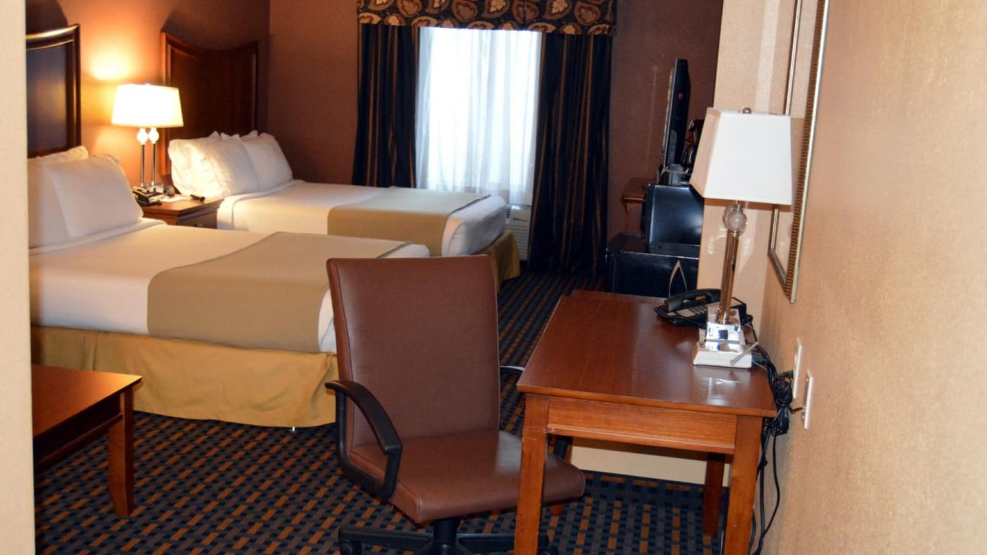 Holiday Inn Express Hotel & Suites Suffolk by IHG gallery photo in Suffolk, VA — image 14