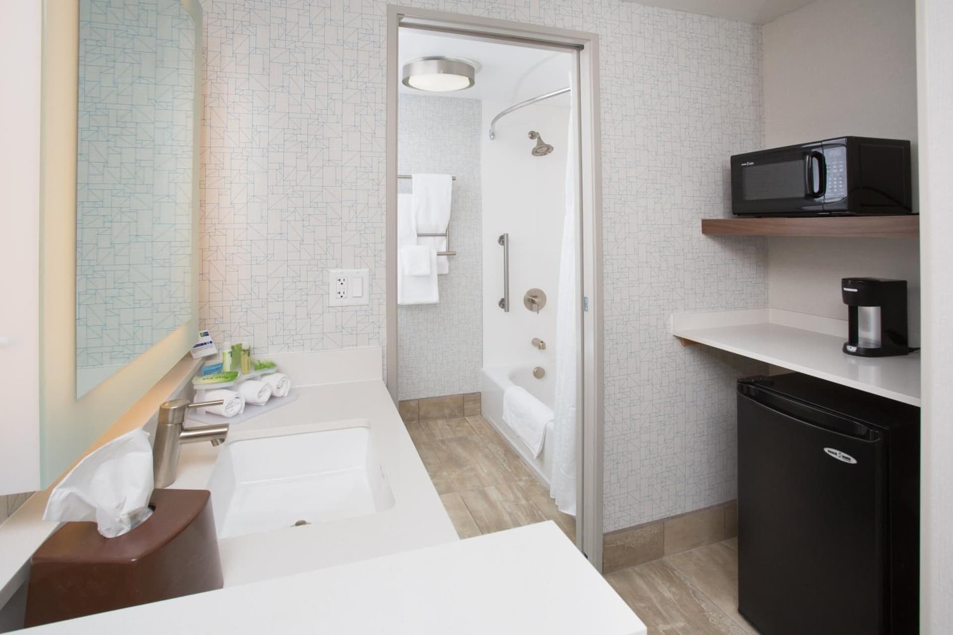 Holiday Inn Express Salt Lake City Downtown by IHG interior in Salt Lake City, UT — gallery photo 2