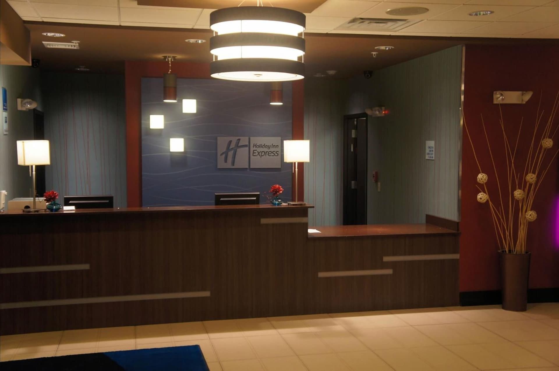 Holiday Inn Express & Suites Northeast by IHG interior in York, PA — gallery photo 2