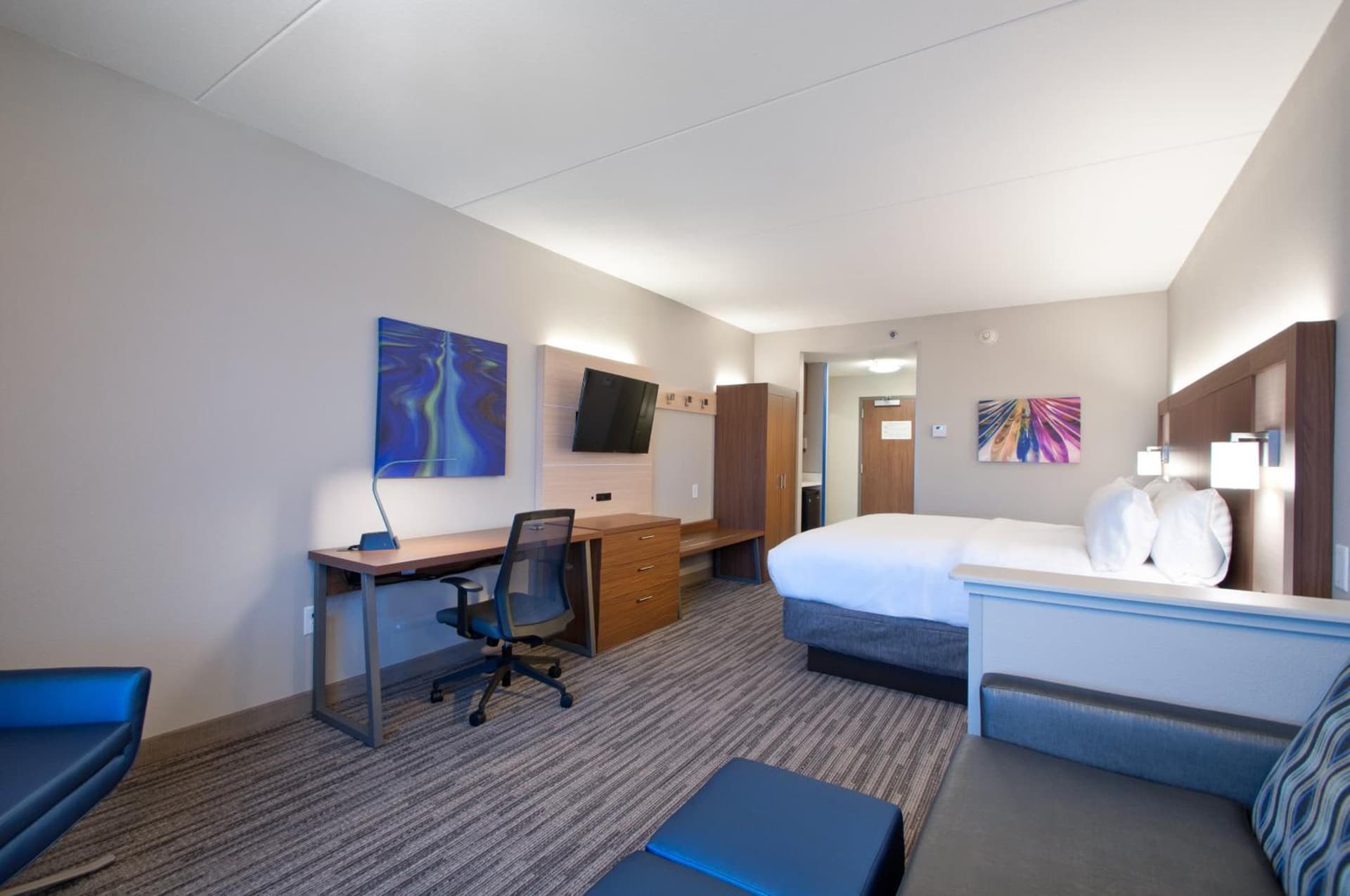 Holiday Inn Express Quantico - Stafford by IHG gallery photo in Stafford, VA — image 4