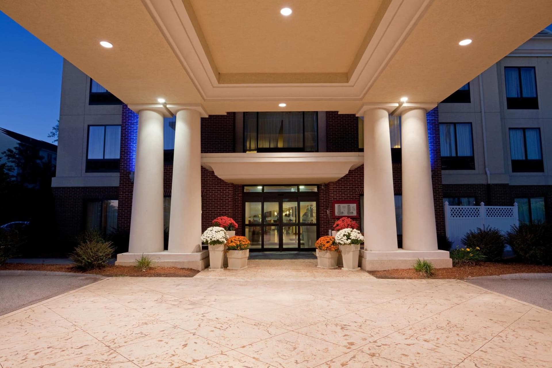 Holiday Inn Express Hotel & Suites Manchester - Airport by IHG gallery photo in Manchester, NH — image 12