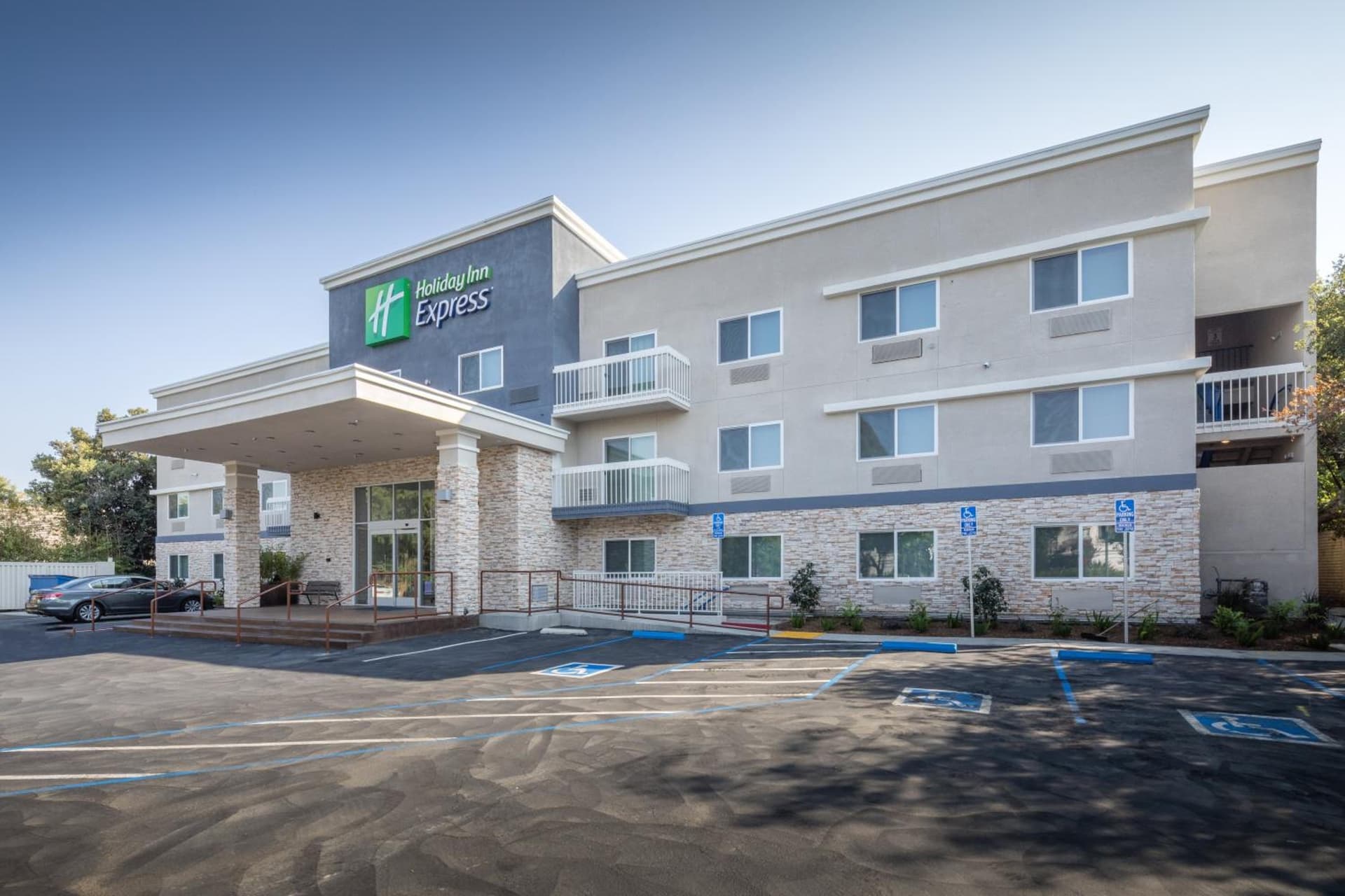 Holiday Inn Express - Sunnyvale - Silicon Valley by IHG featured exterior or lobby in Sunnyvale, CA — similar hotel