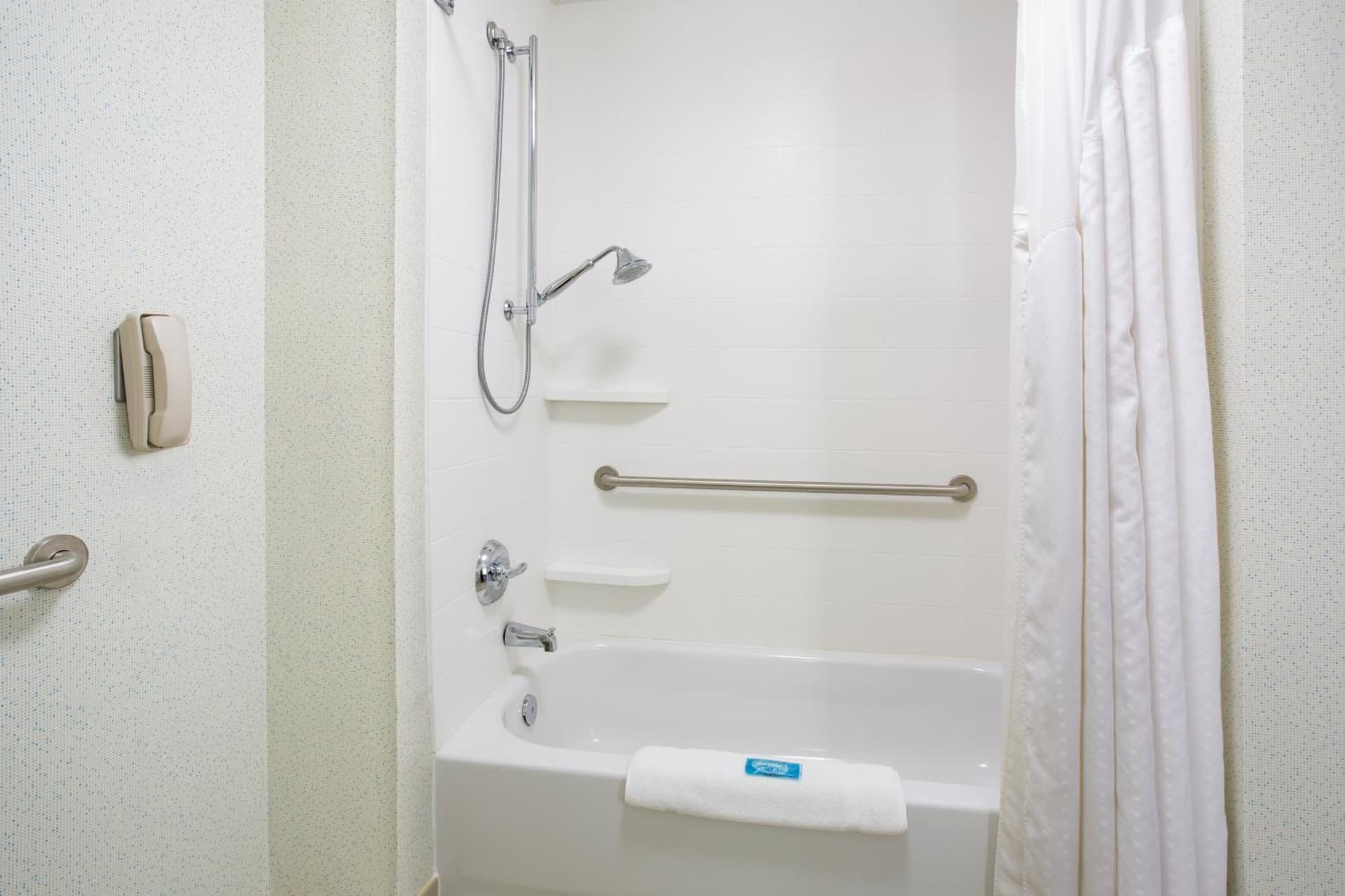 Holiday Inn Express Kansas City - at the Legends! by IHG interior in Kansas City, KS — gallery photo 2